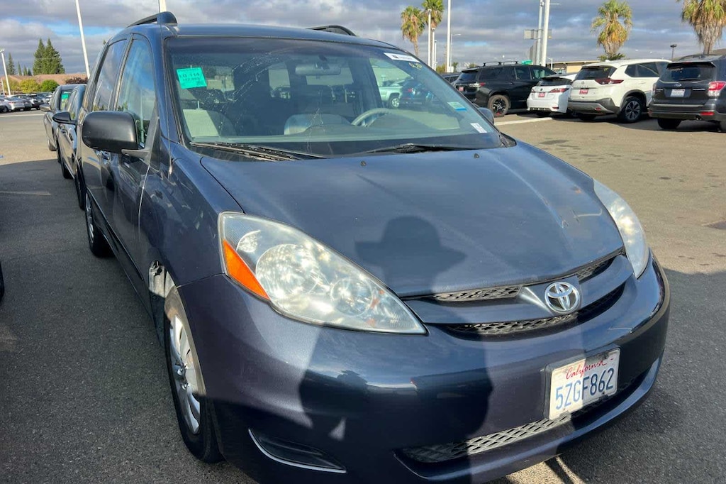 Used 2007 Toyota Sienna LE Van
