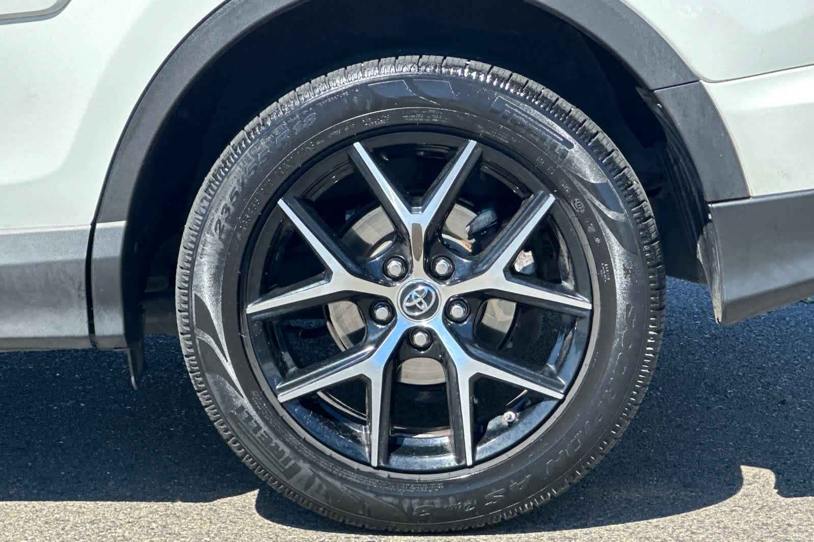 Thumbnail: 2016 Toyota RAV4 - 31