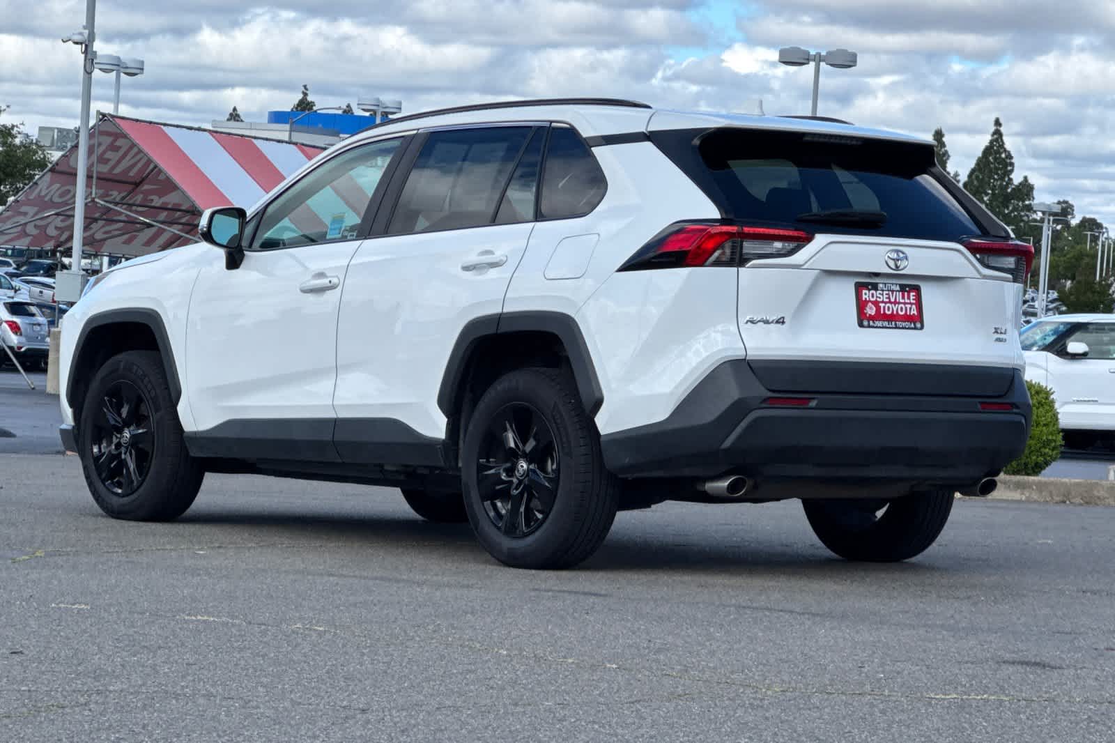 Thumbnail: 2022 Toyota RAV4 - 7