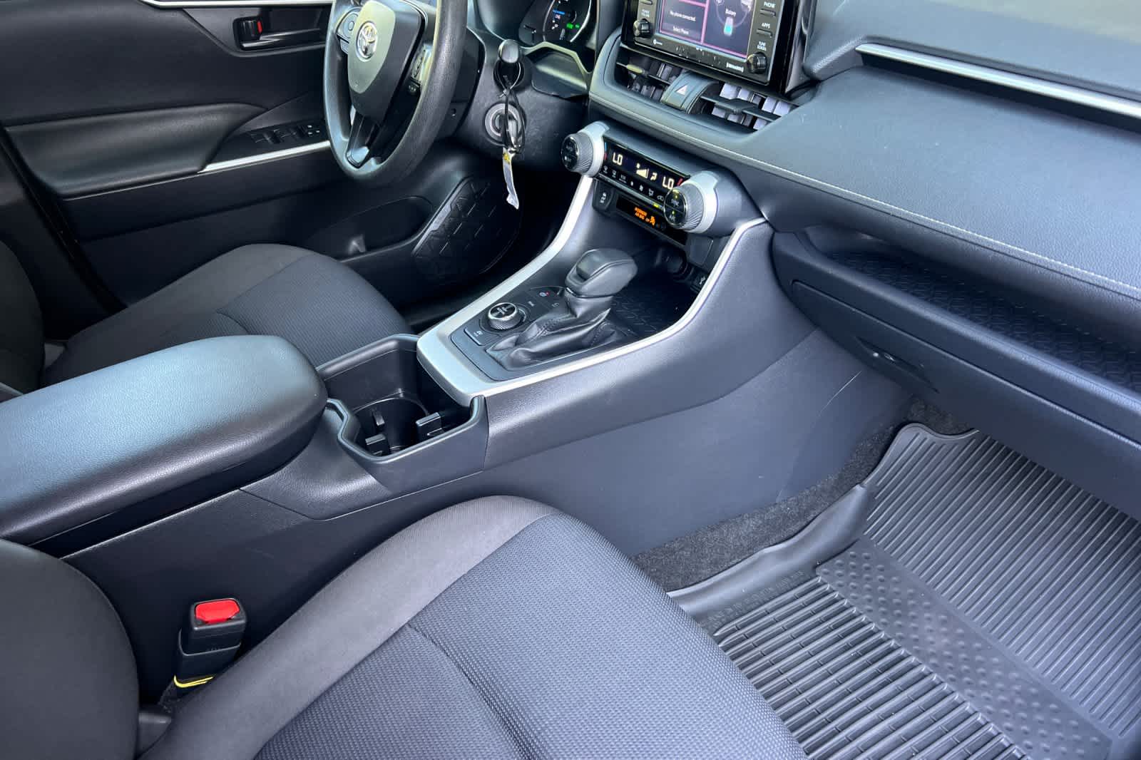 Thumbnail: 2022 Toyota RAV4 - 17