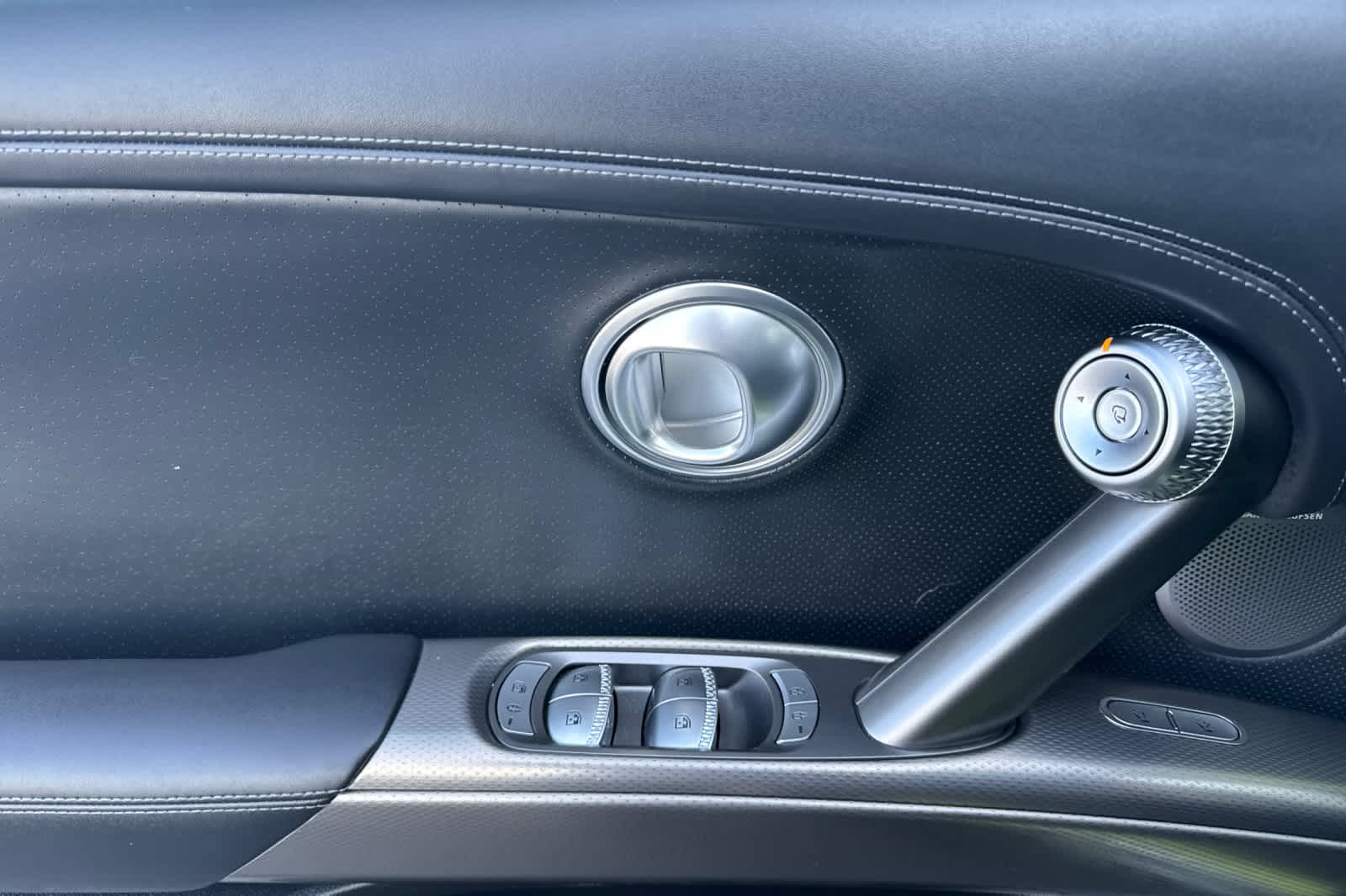 Thumbnail: 2023 Genesis GV60 - 12