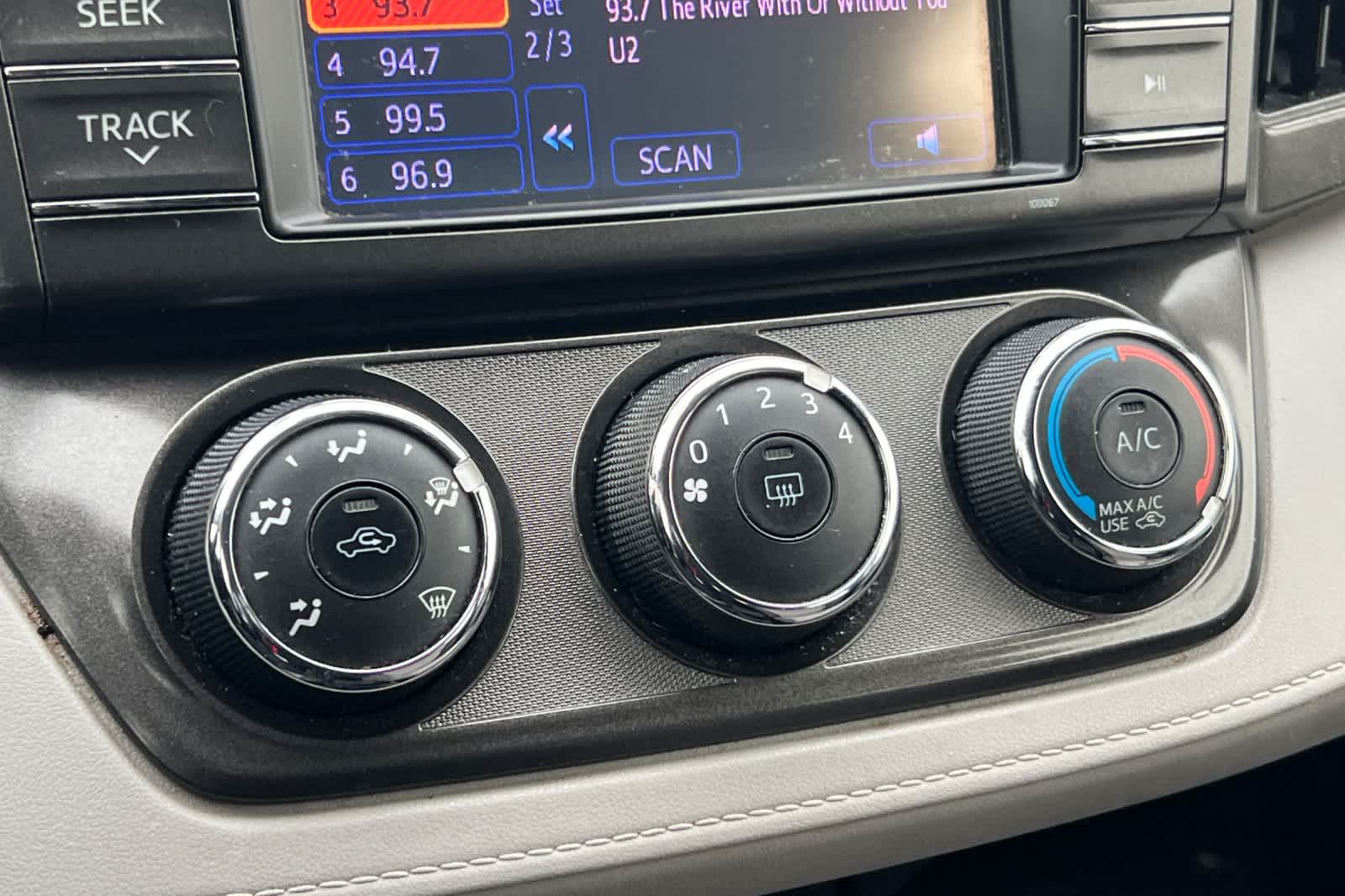 Thumbnail: 2013 Toyota RAV4 - 21