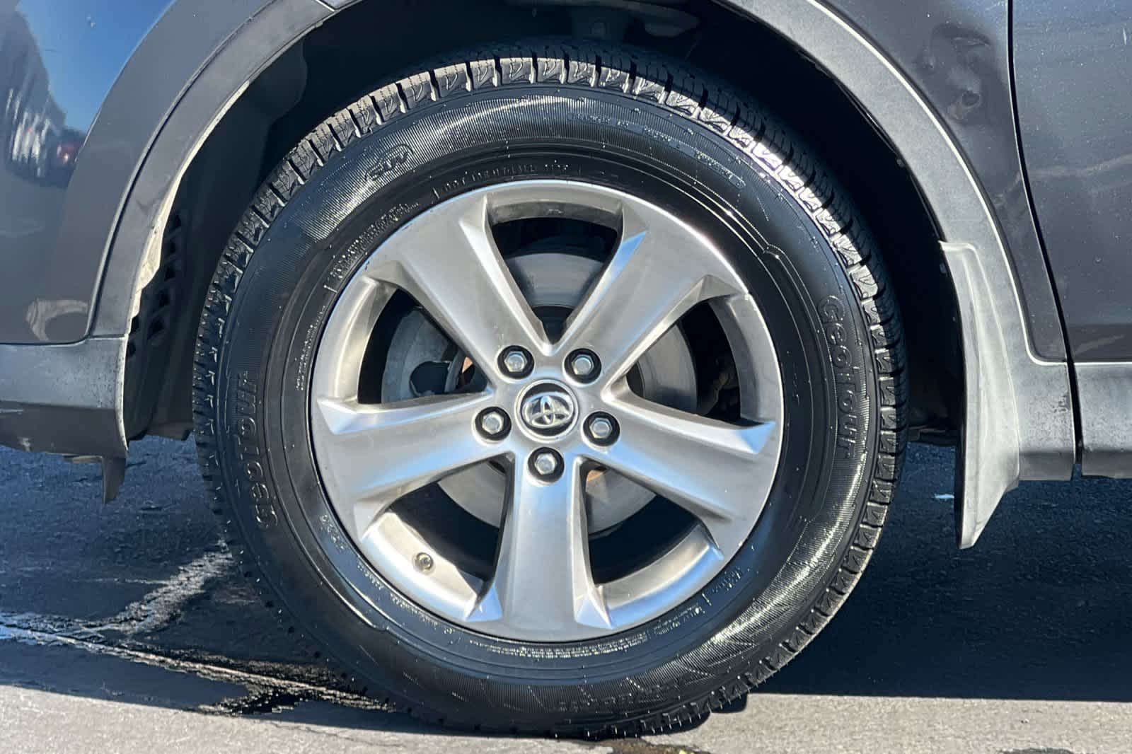 Thumbnail: 2015 Toyota RAV4 - 27