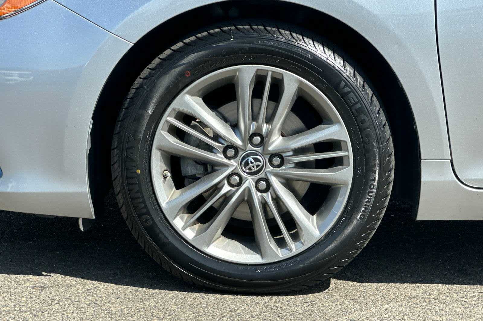 Thumbnail: 2015 Toyota Camry - 29