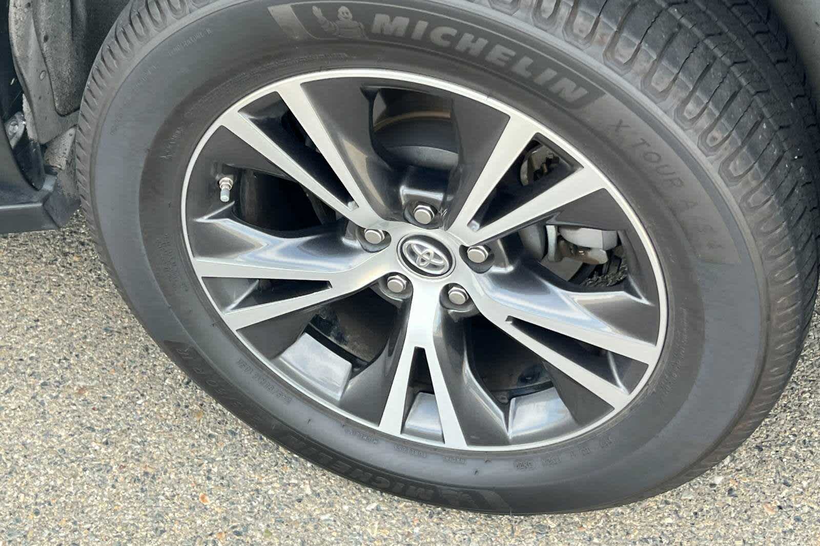 Thumbnail: 2017 Toyota Highlander - 18