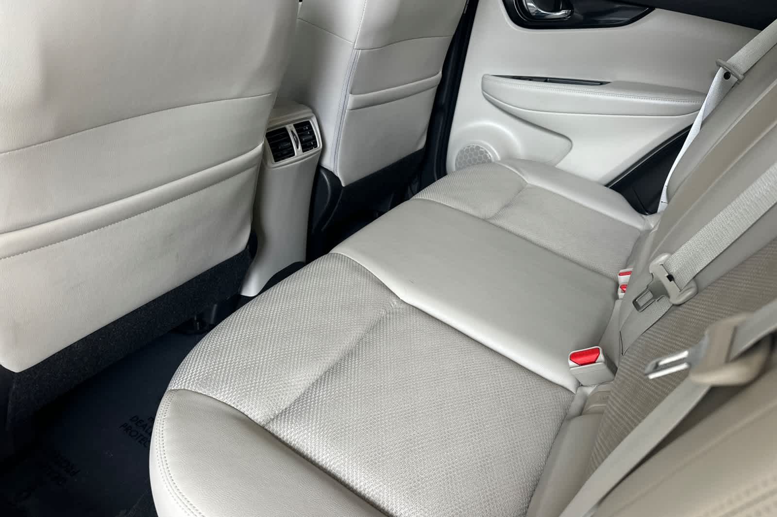 Thumbnail: 2022 Nissan Rogue Sport - 4