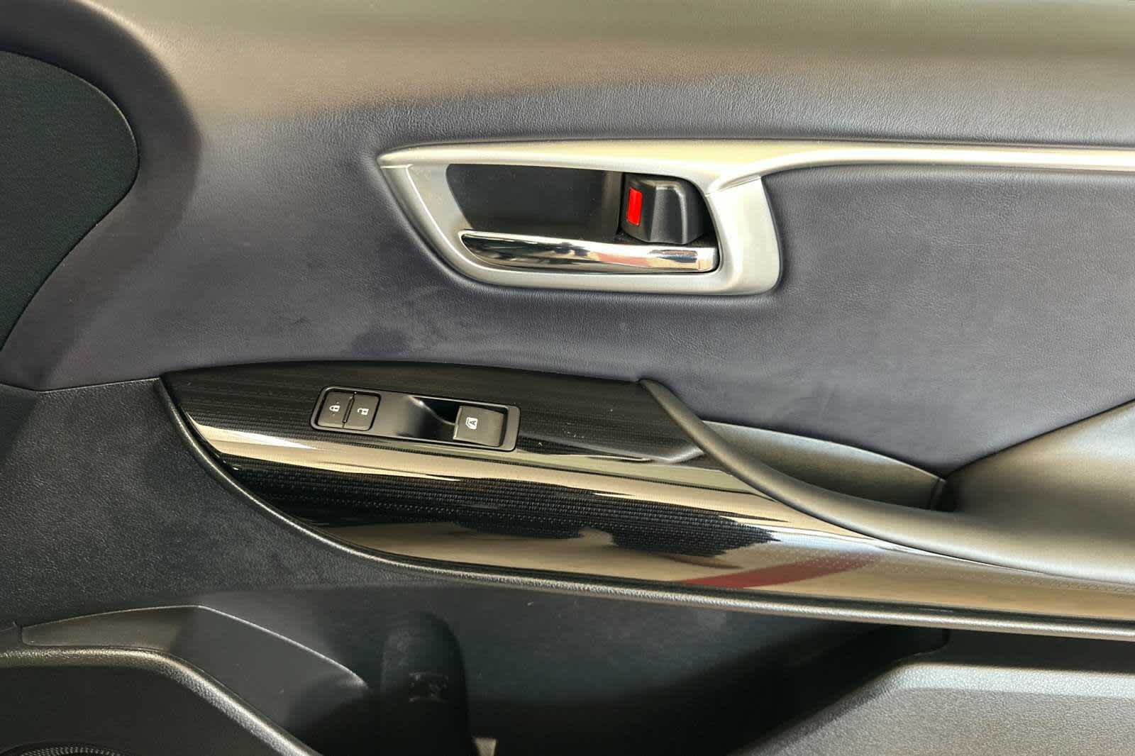 Thumbnail: 2019 Toyota Mirai - 18