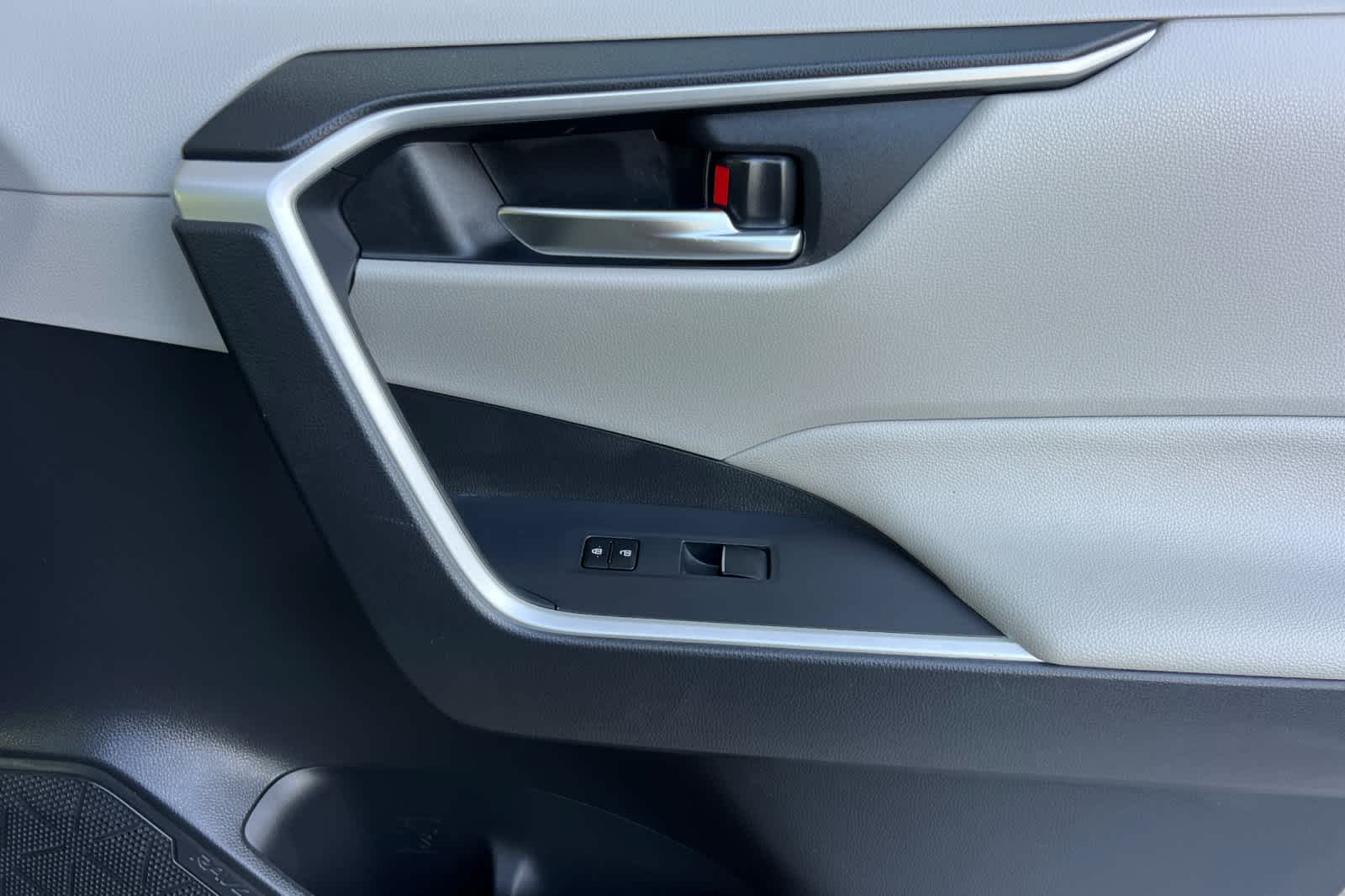 Thumbnail: 2021 Toyota RAV4 - 19