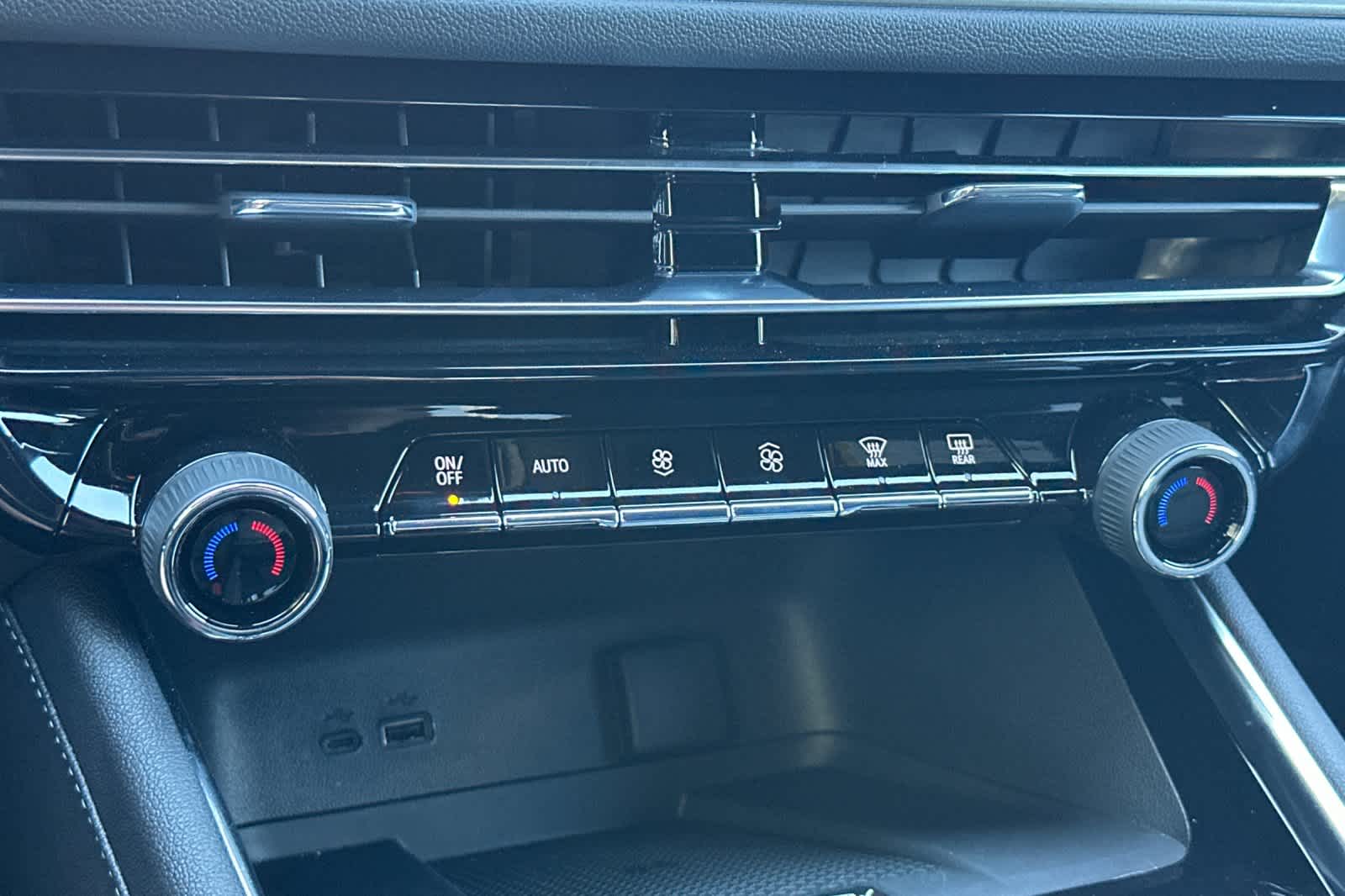 Thumbnail: 2026 Chevrolet Traverse - 23