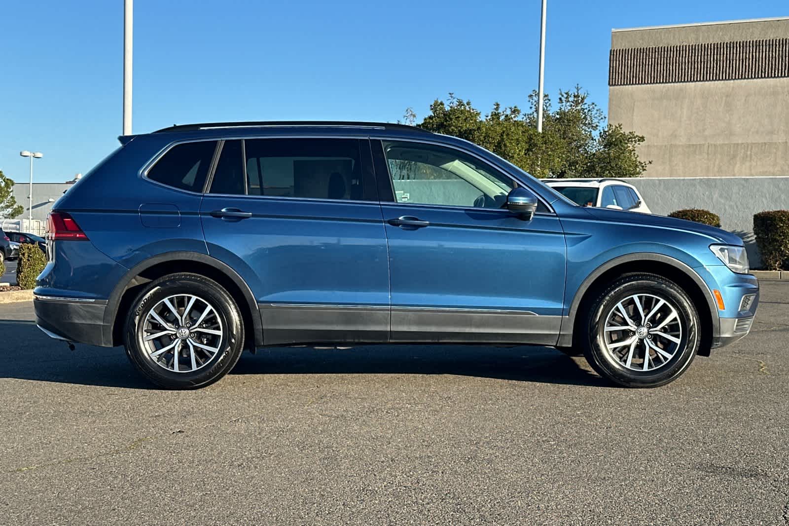 Thumbnail: 2018 Volkswagen Tiguan - 6