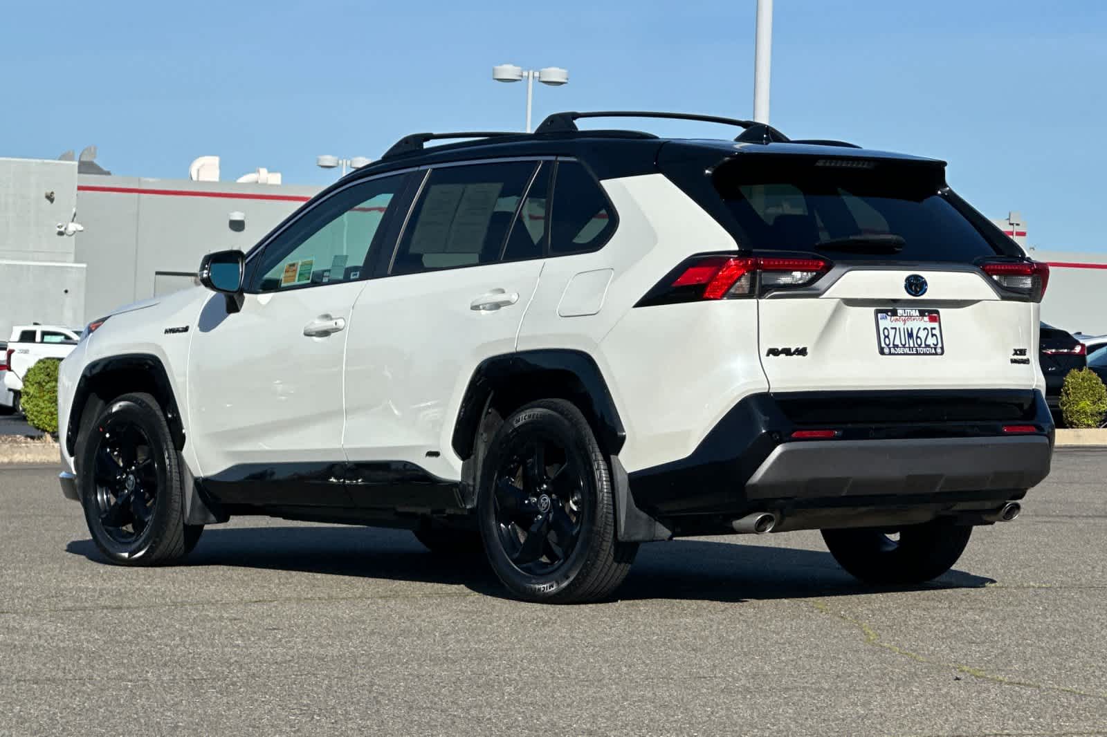 Thumbnail: 2021 Toyota RAV4 - 7