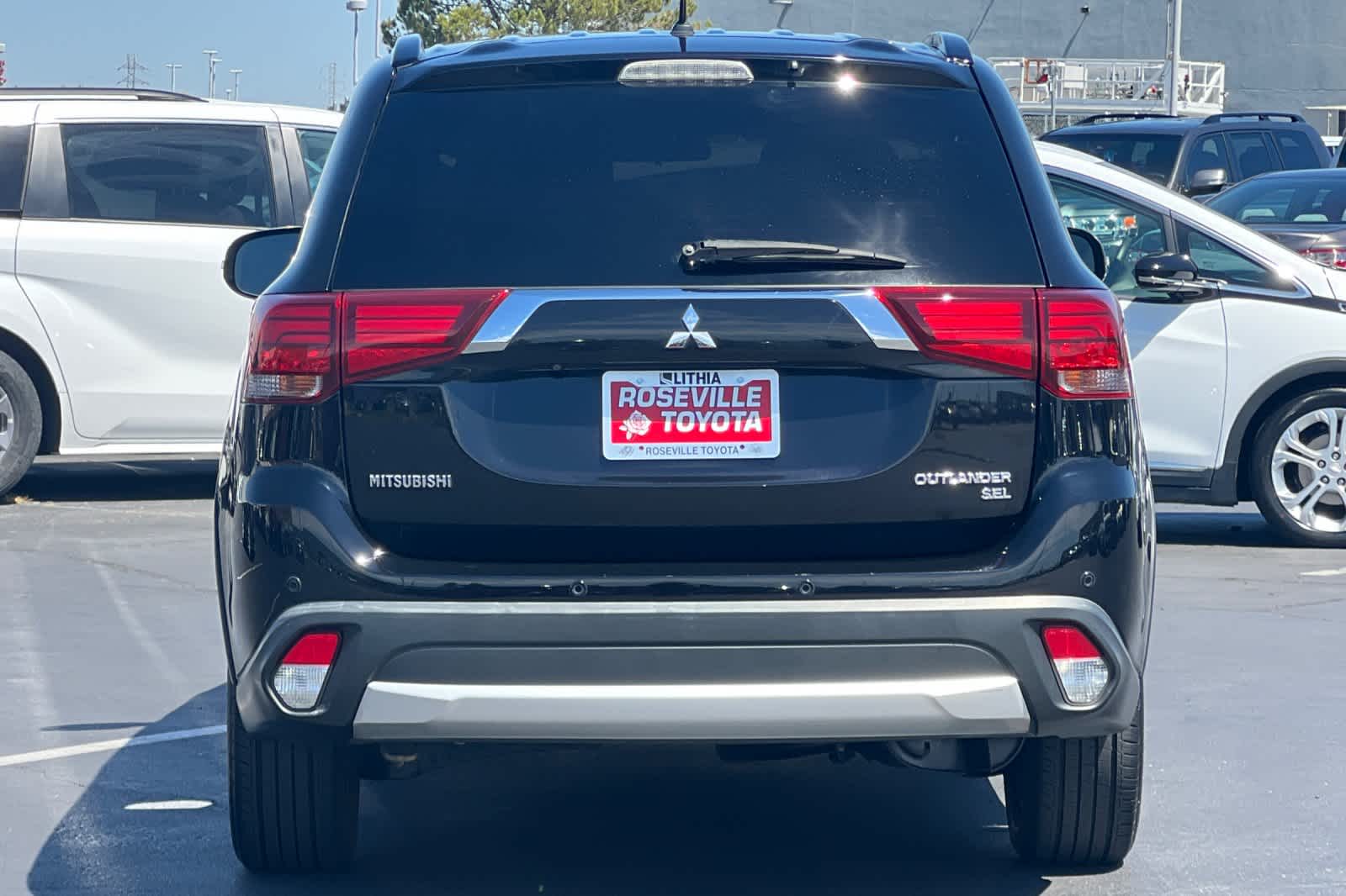 Thumbnail: 2016 Mitsubishi Outlander - 8