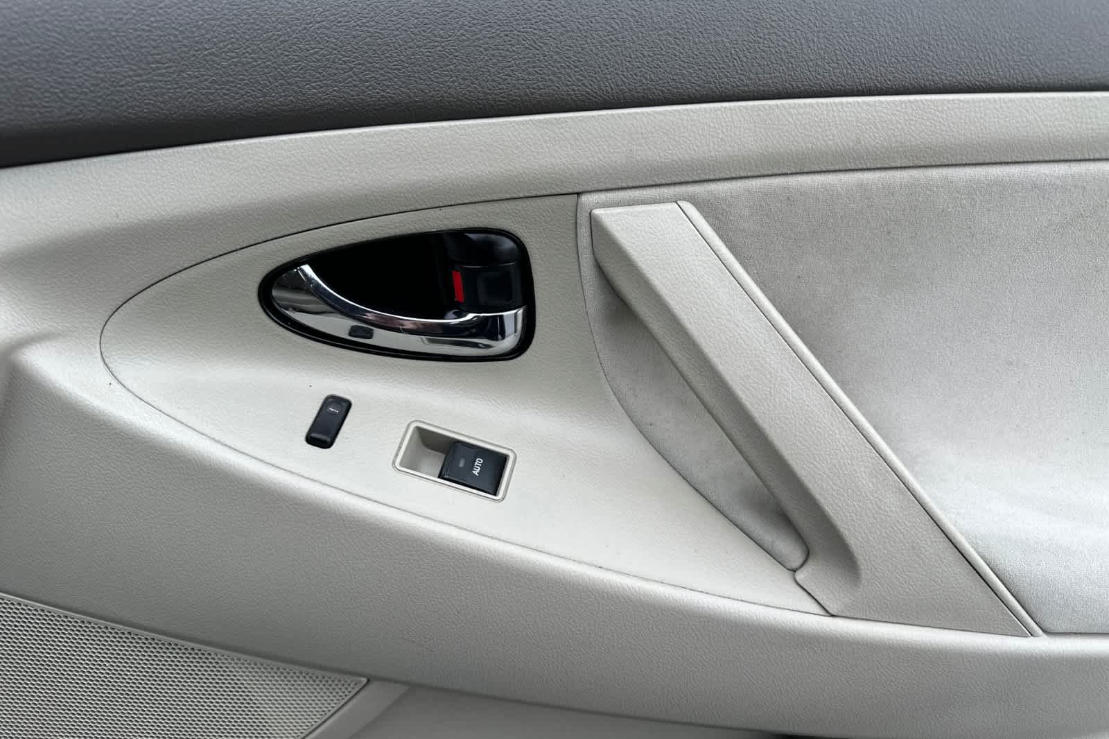 Thumbnail: 2011 Toyota Camry - 18