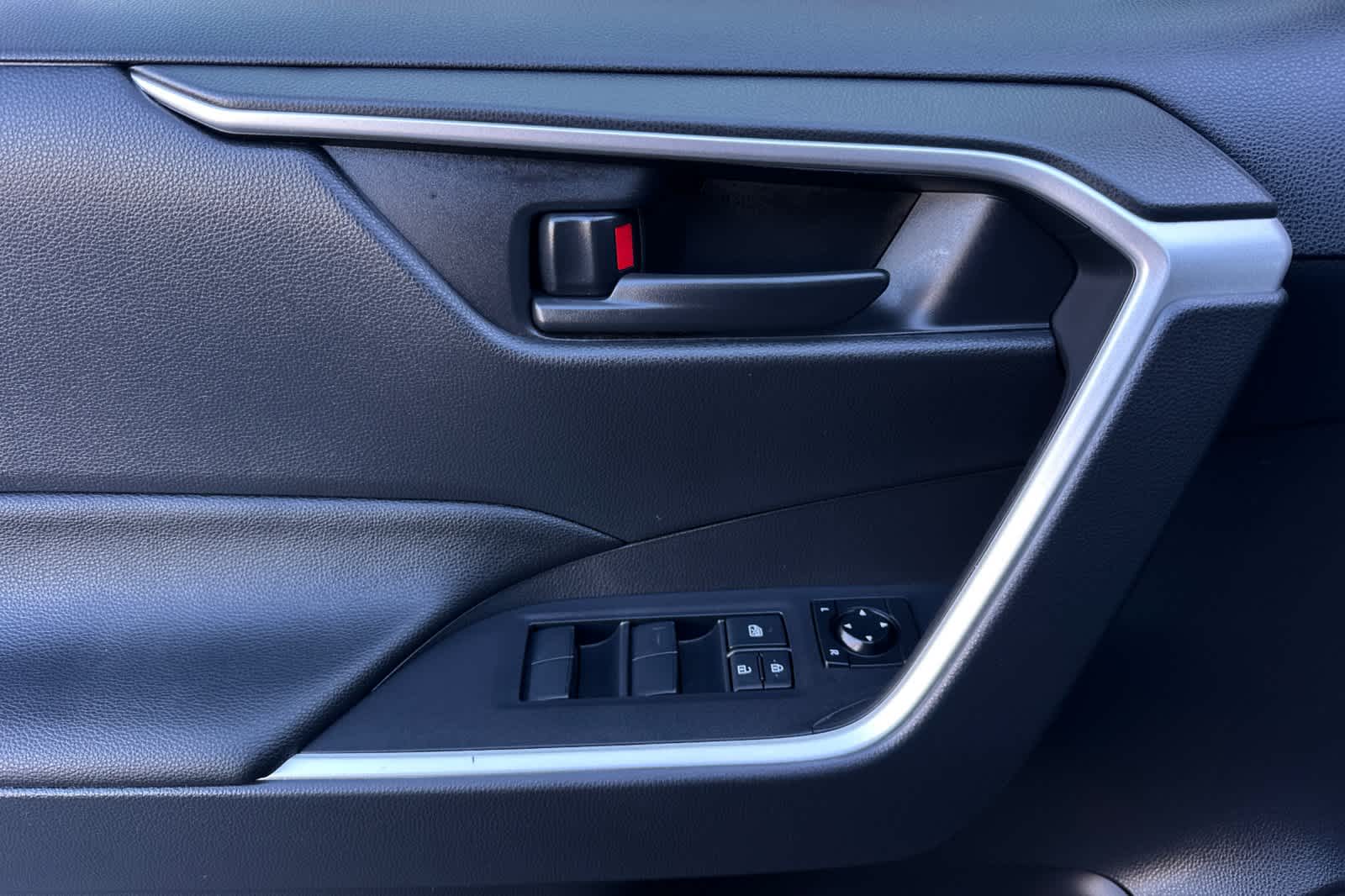 Thumbnail: 2025 Toyota RAV4 - 12