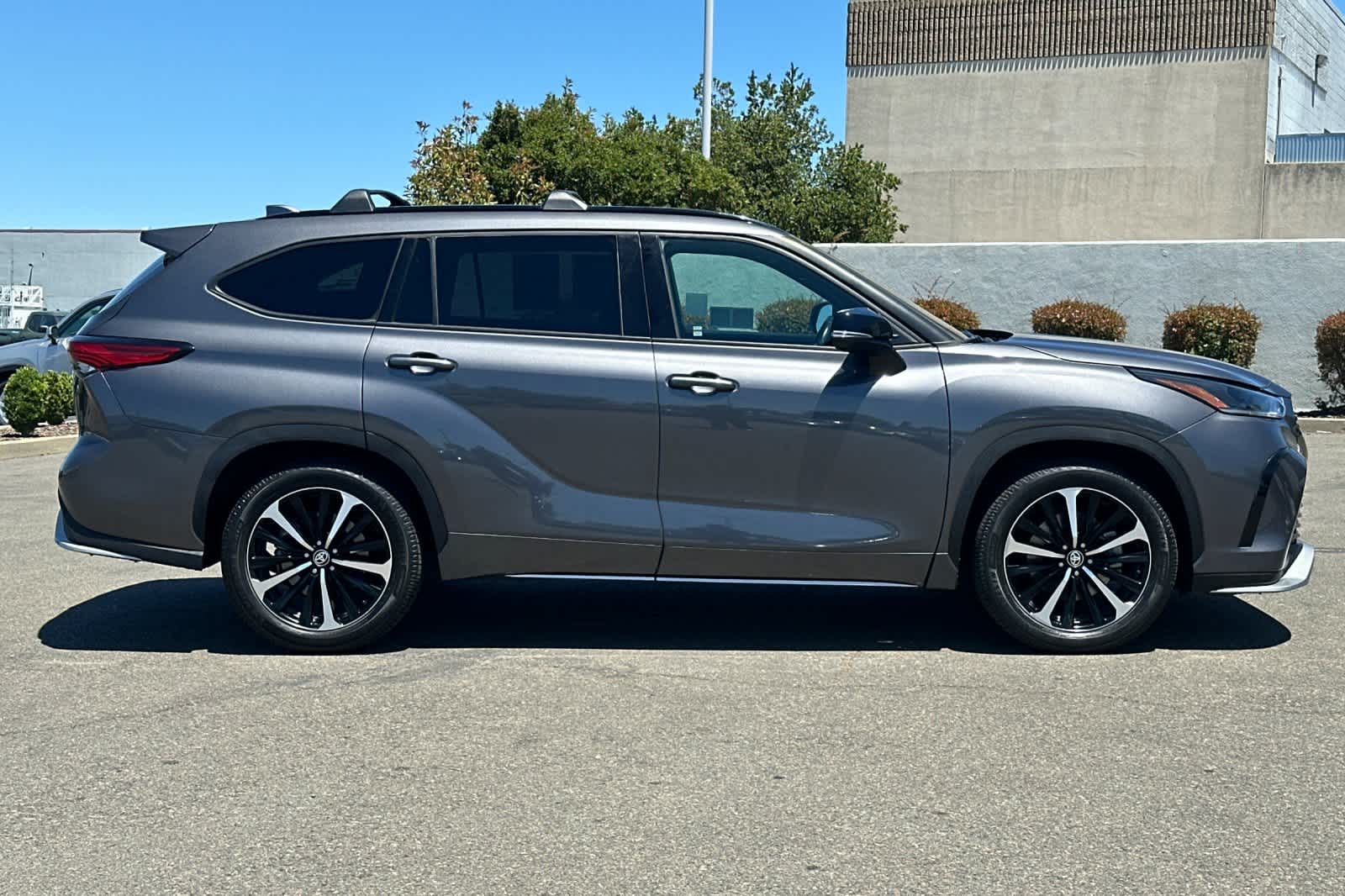 Thumbnail: 2021 Toyota Highlander - 6