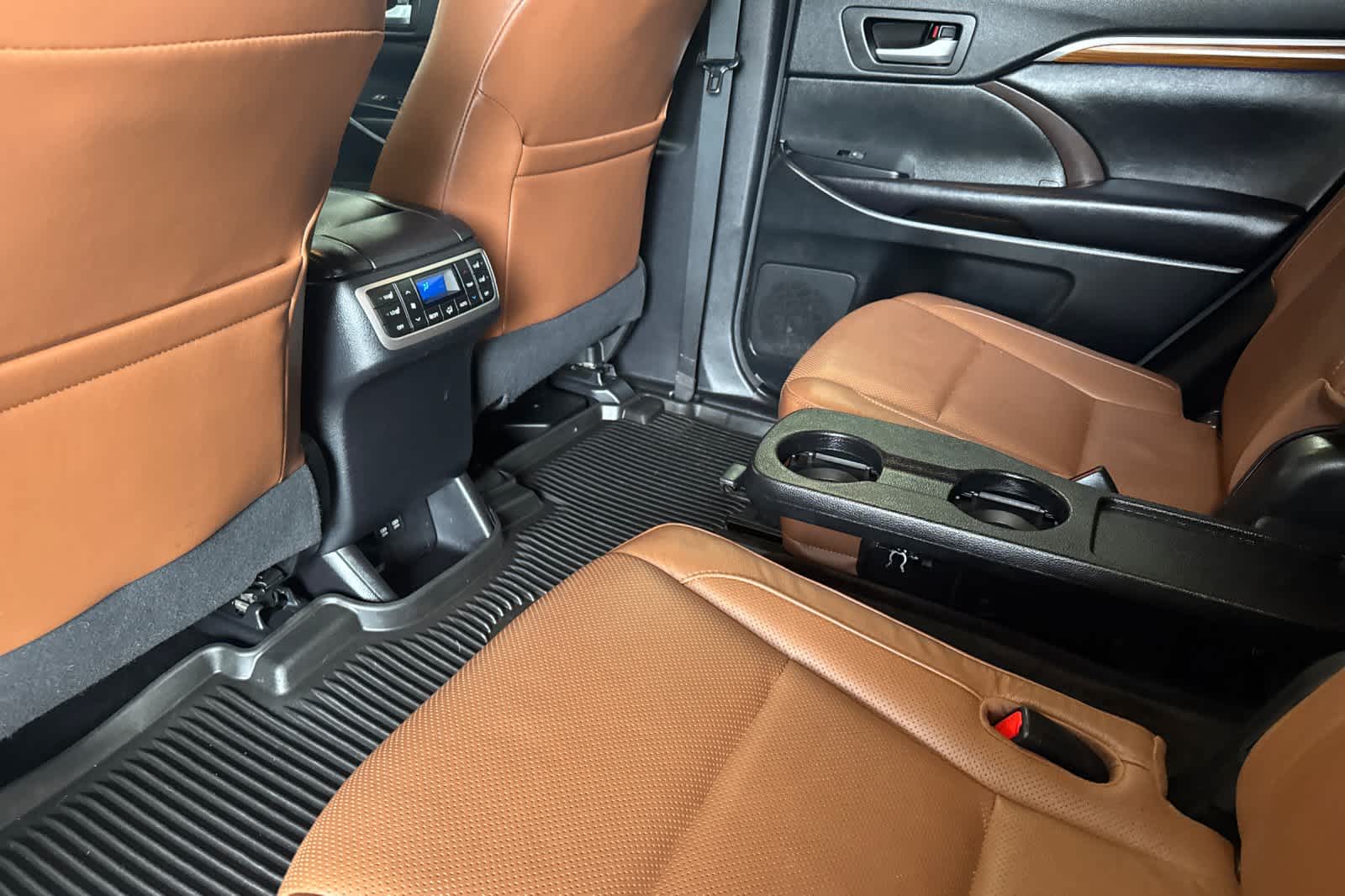 Thumbnail: 2017 Toyota Highlander - 4