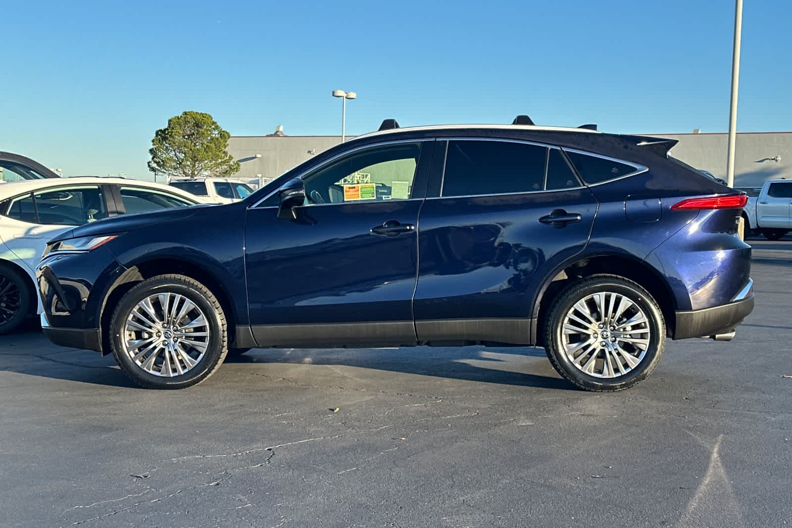 Thumbnail: 2022 Toyota Venza - 9