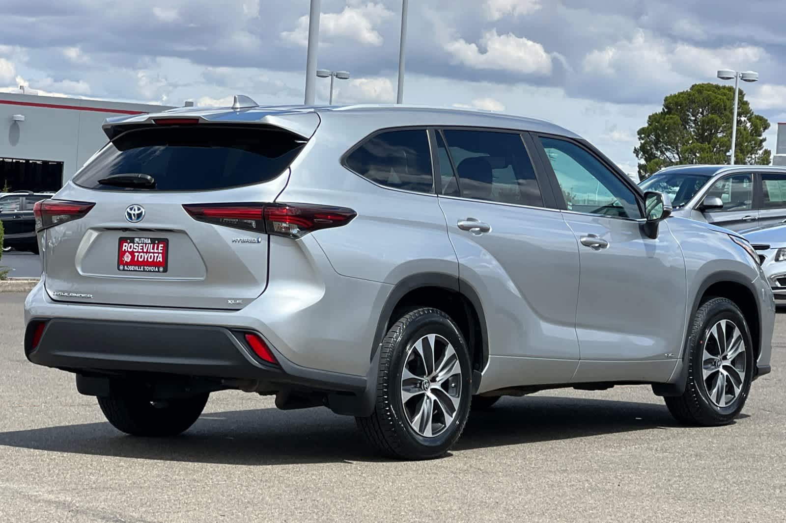 Thumbnail: 2024 Toyota Highlander - 2
