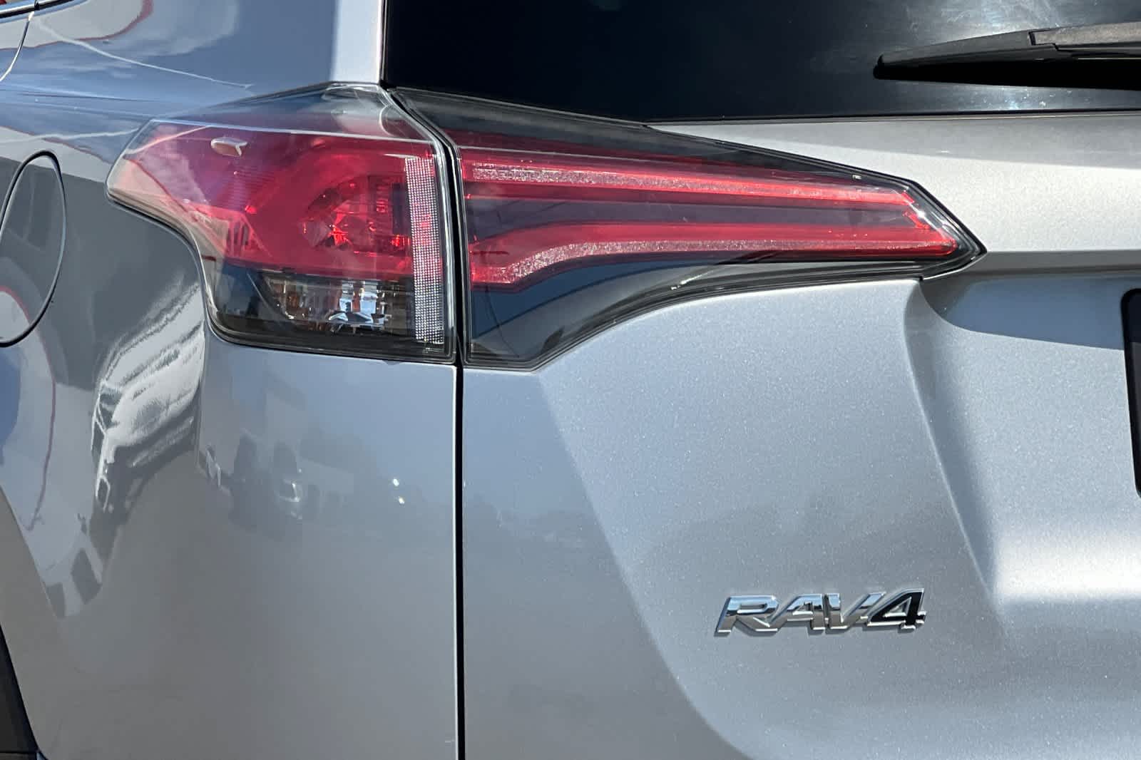 Thumbnail: 2017 Toyota RAV4 - 30
