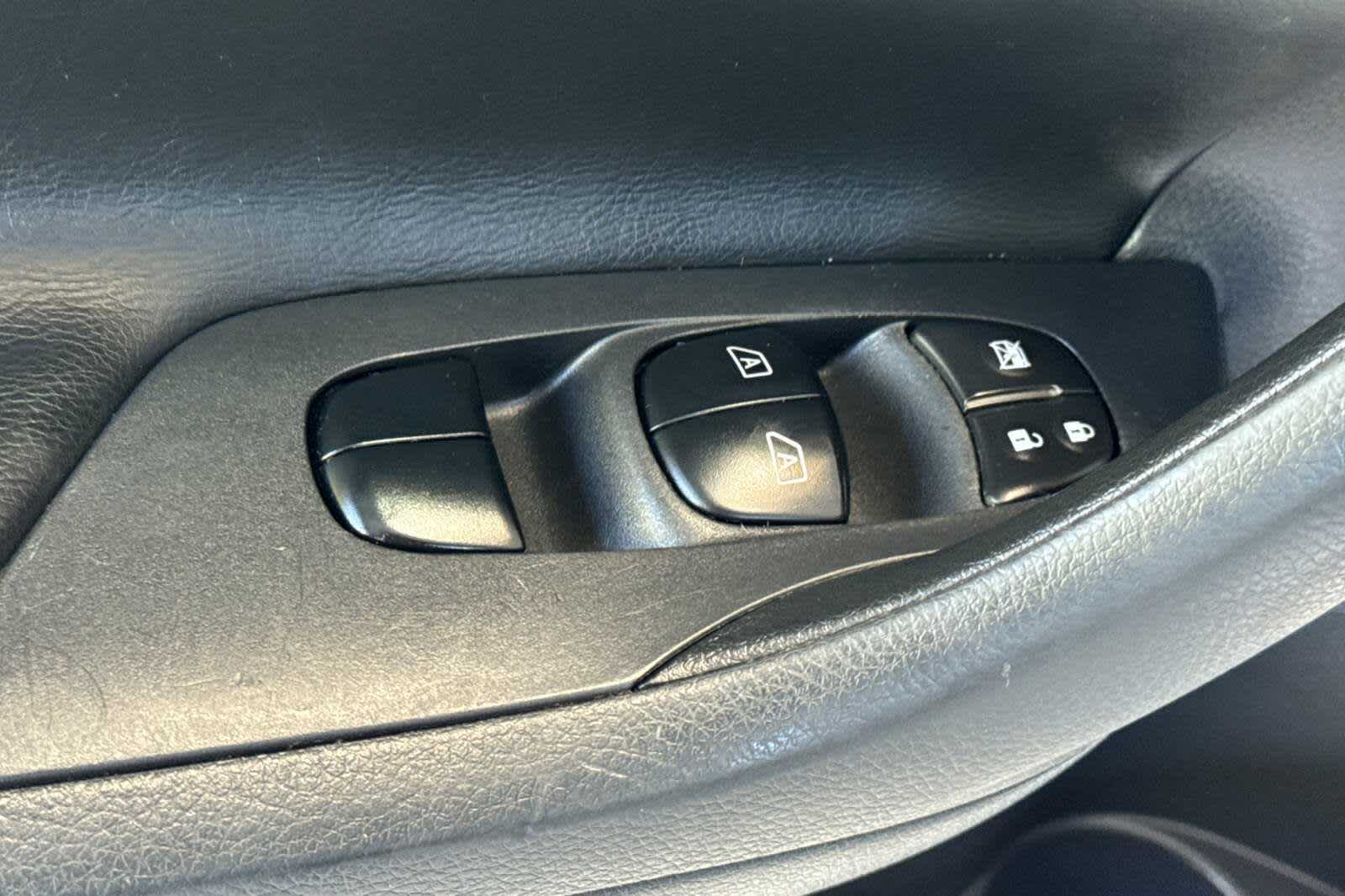 Thumbnail: 2015 Nissan Altima - 13