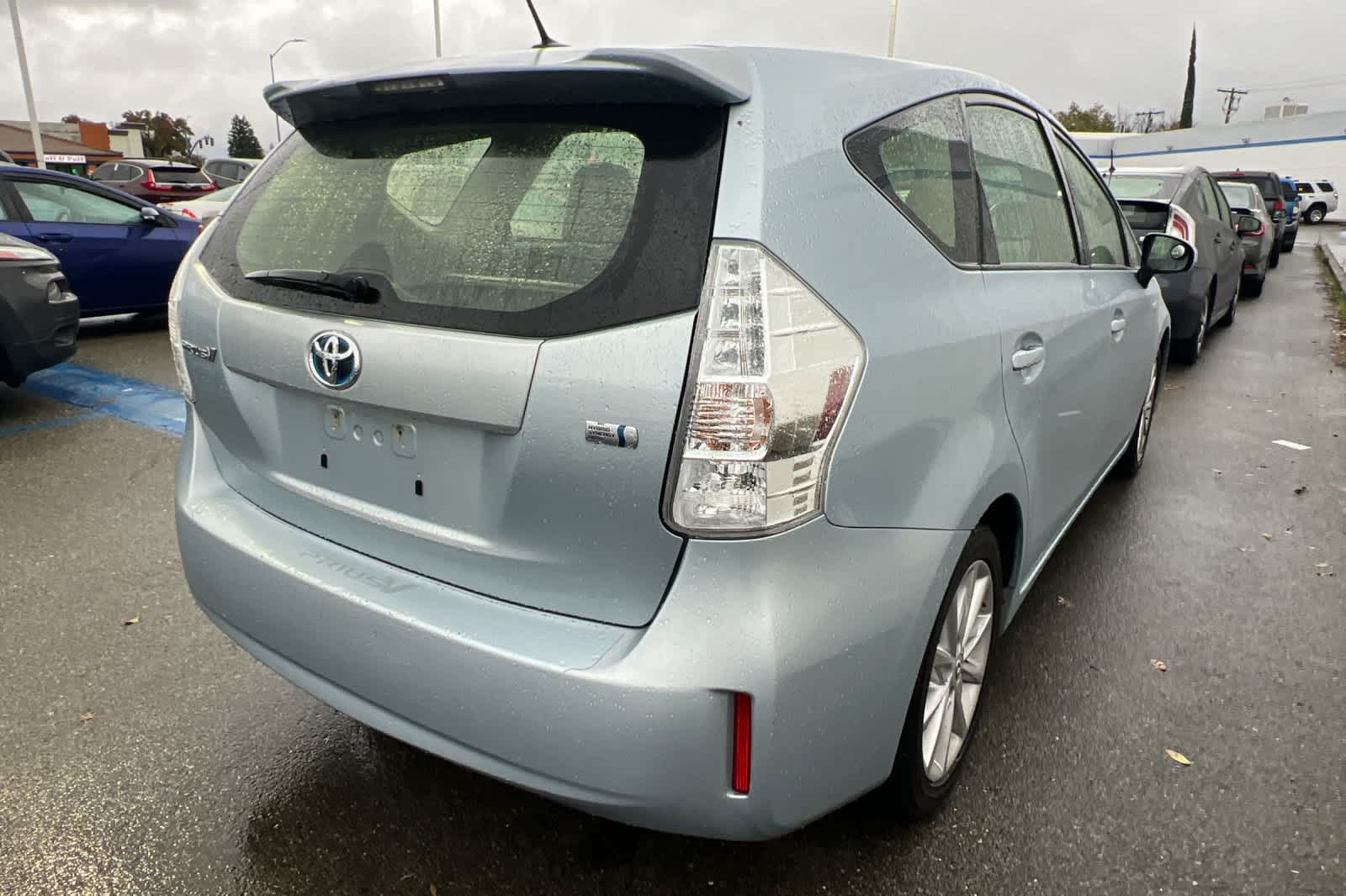 Thumbnail: 2013 Toyota Prius v - 2