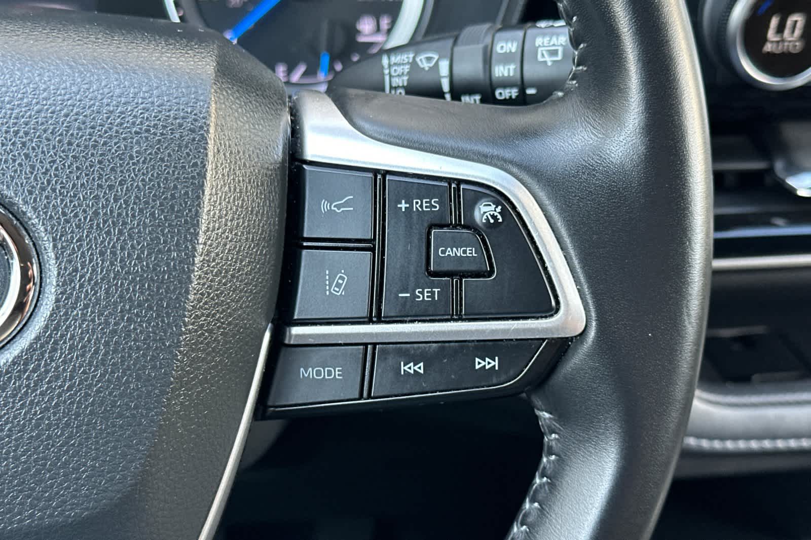 Thumbnail: 2022 Toyota Highlander - 28