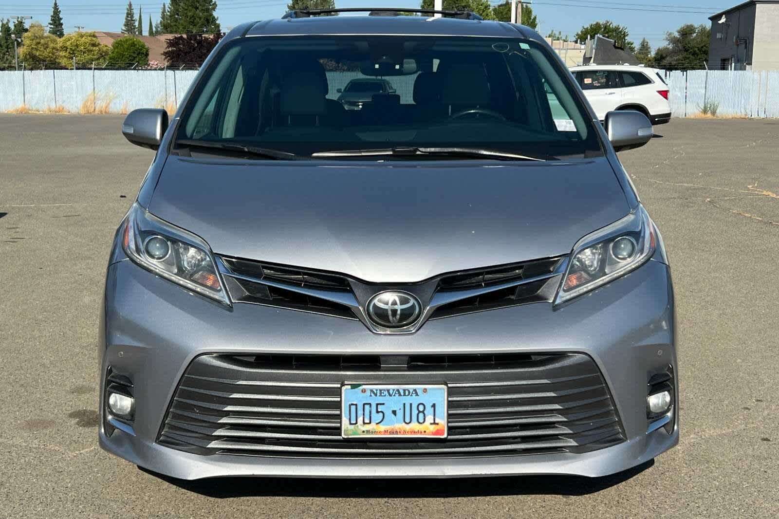 Thumbnail: 2018 Toyota Sienna - 6