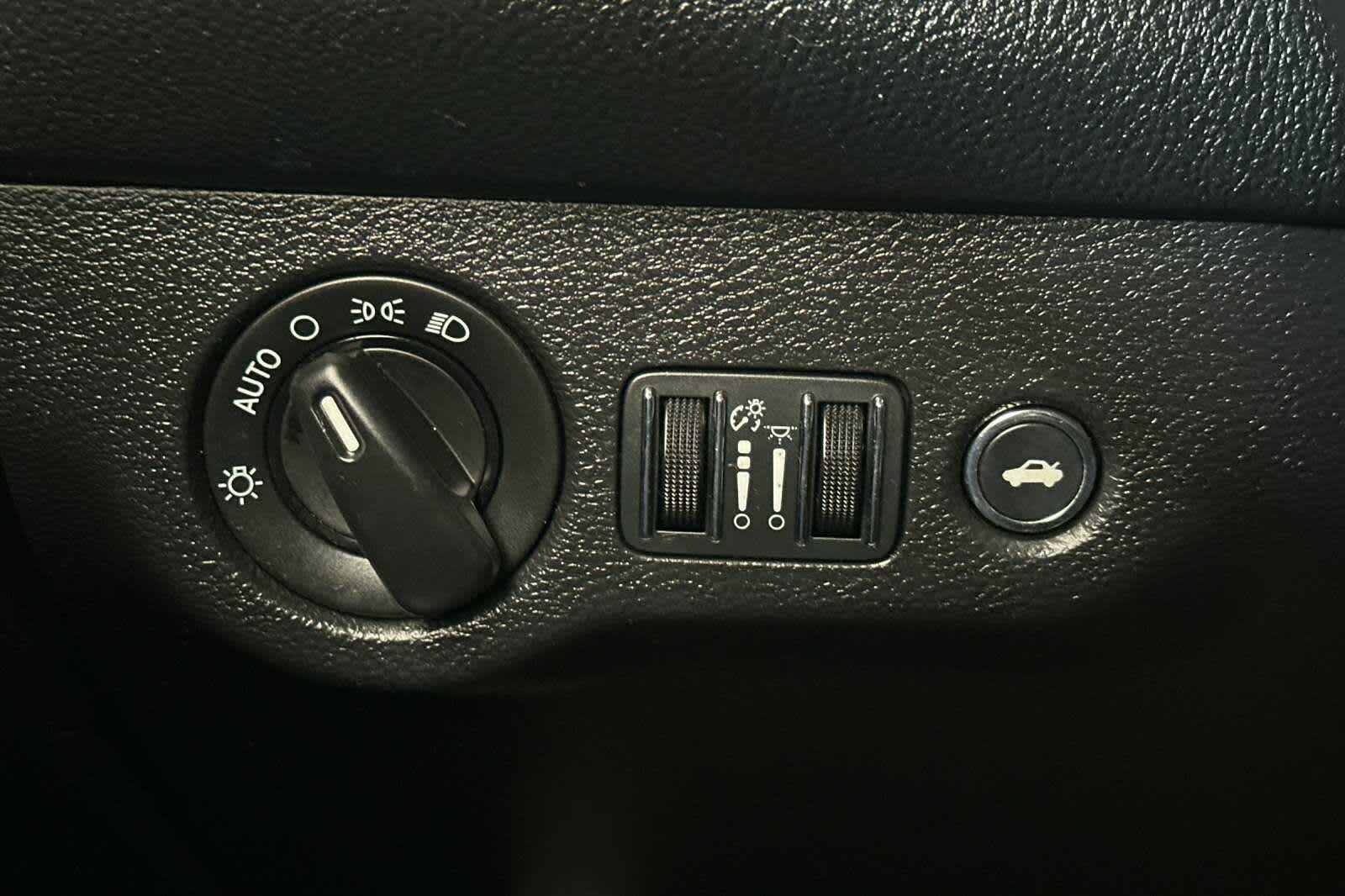 Thumbnail: 2015 Dodge Challenger - 28