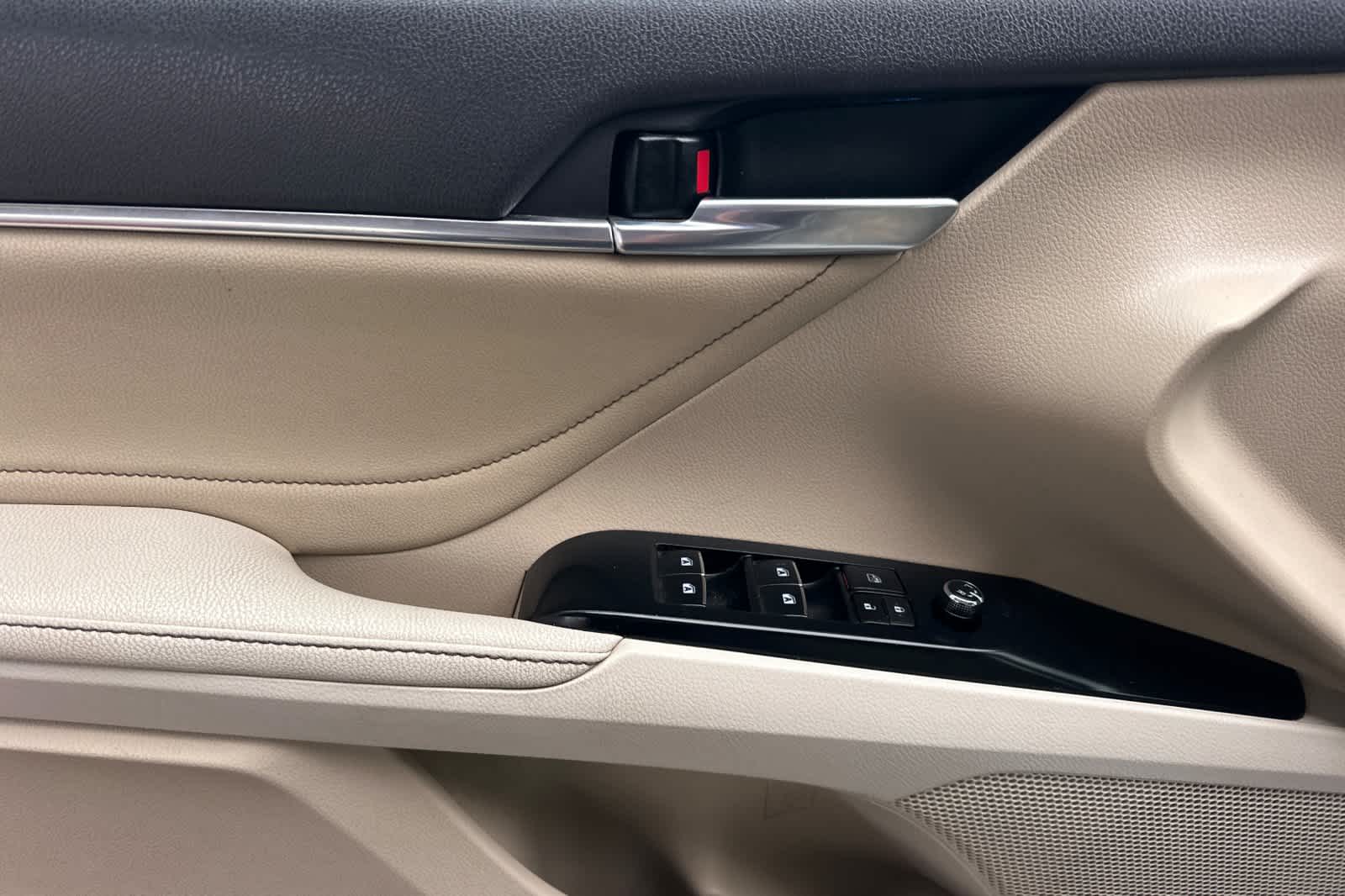 Thumbnail: 2018 Toyota Camry - 12