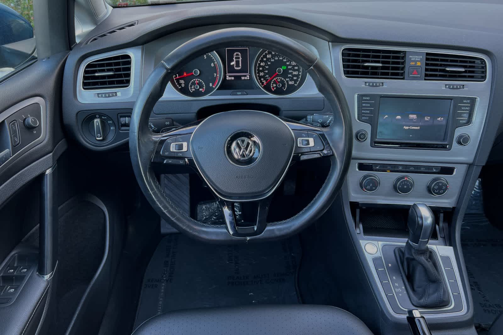 2017 Volkswagen Golf Wolfsburg Edition 15
