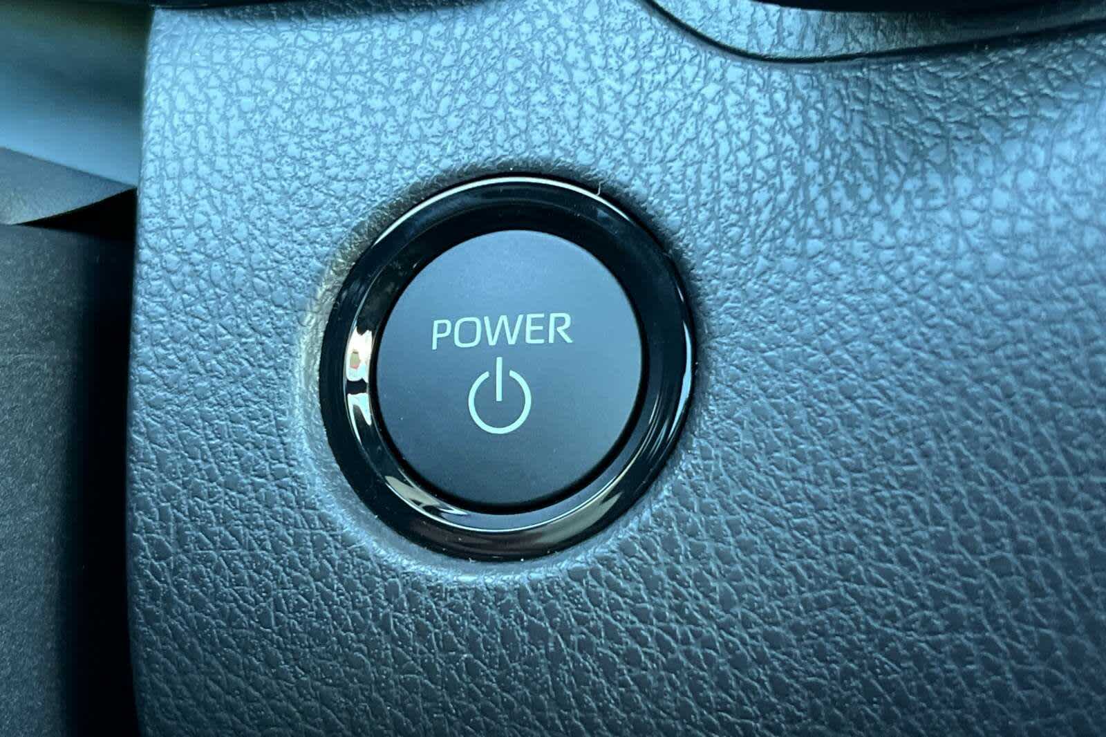 2025 Toyota Camry XSE 24