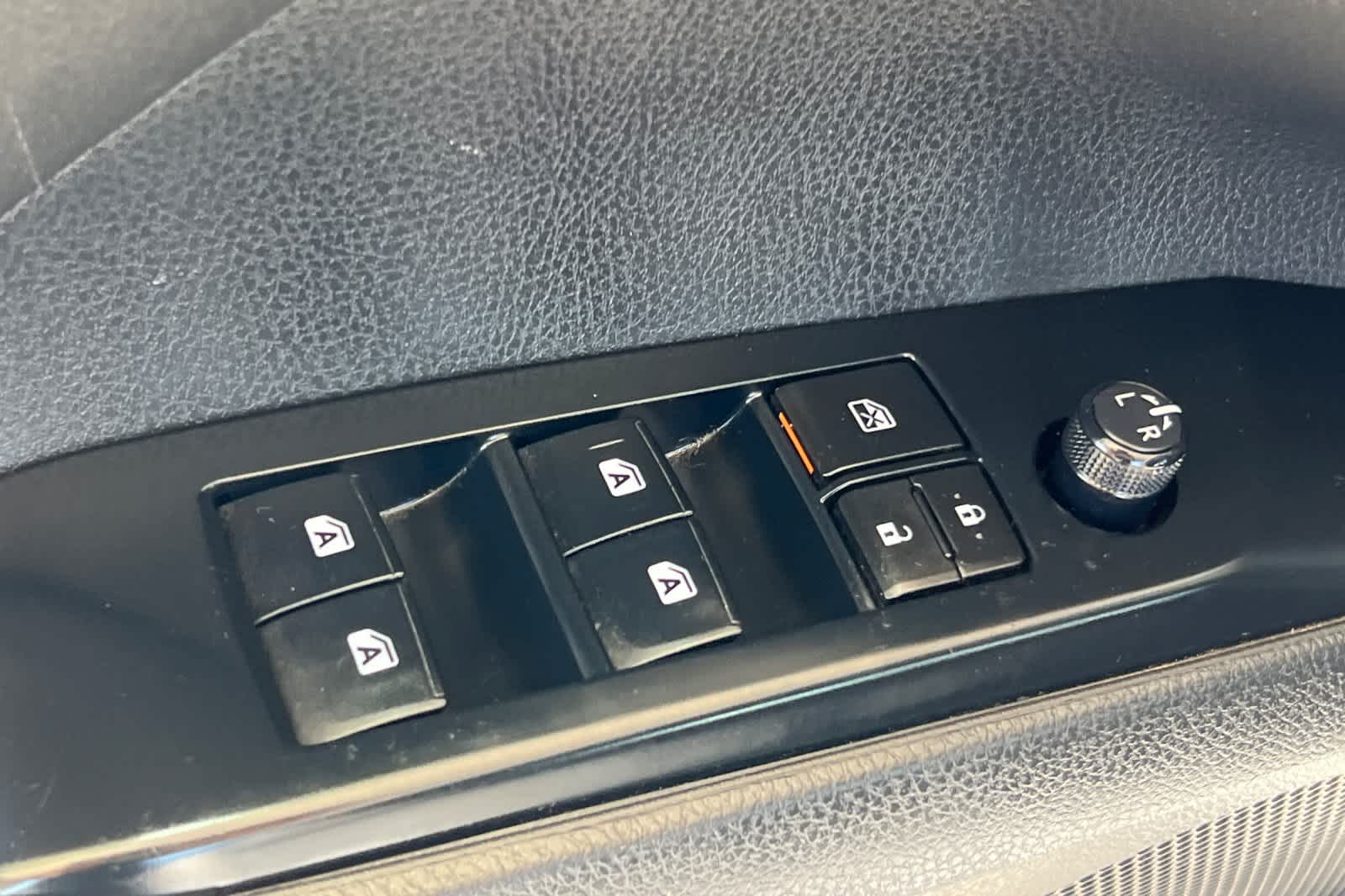 Thumbnail: 2020 Toyota Camry - 13
