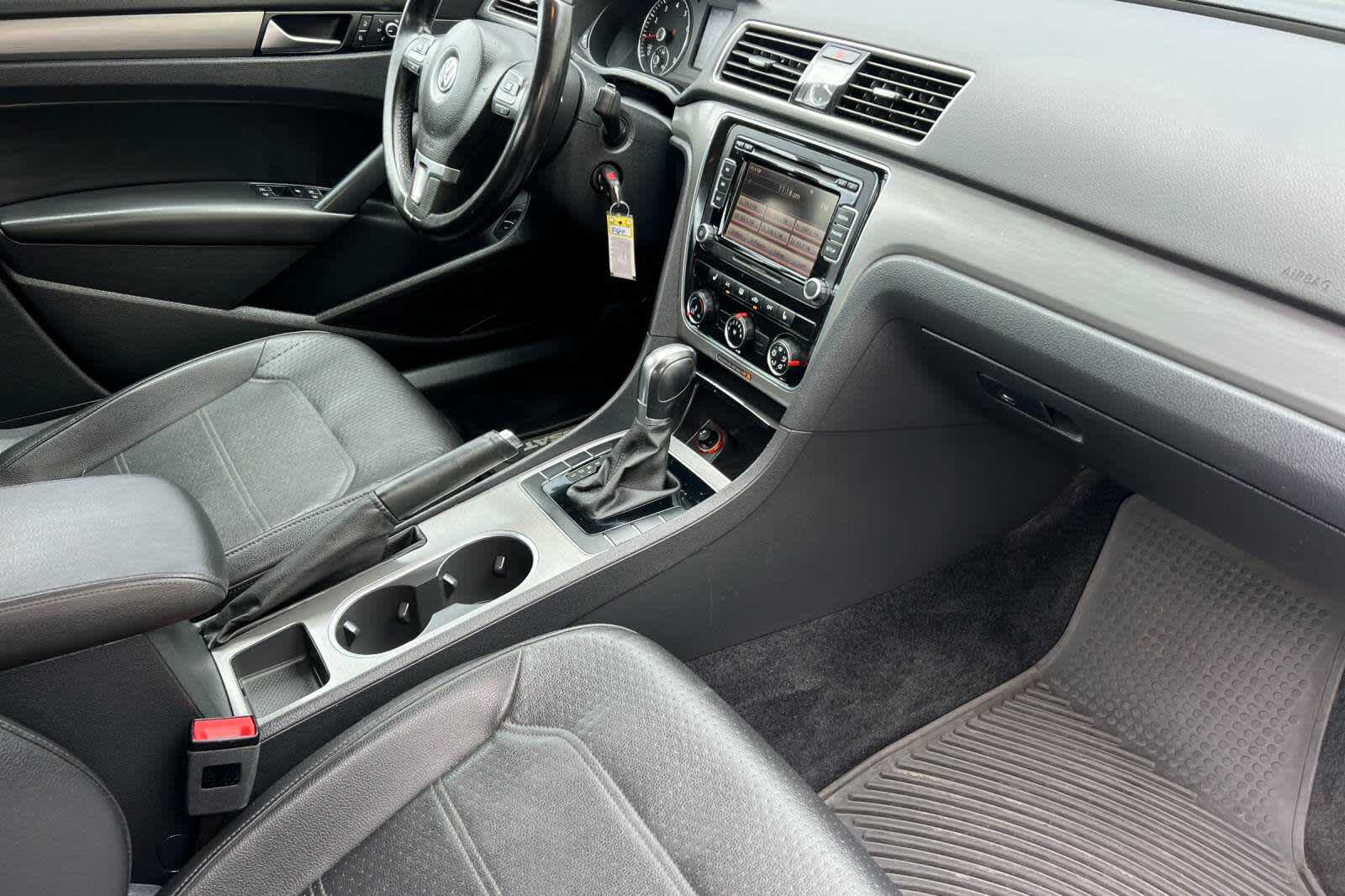Thumbnail: 2014 Volkswagen Passat - 16