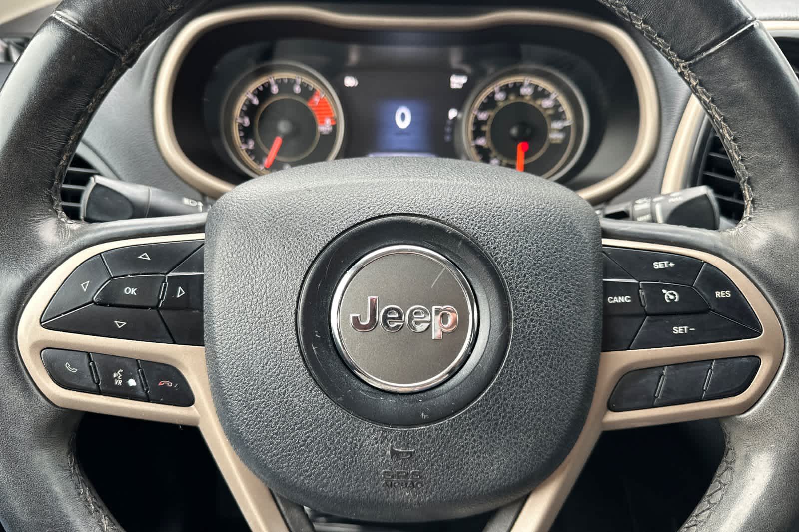 Thumbnail: 2017 Jeep Cherokee - 25