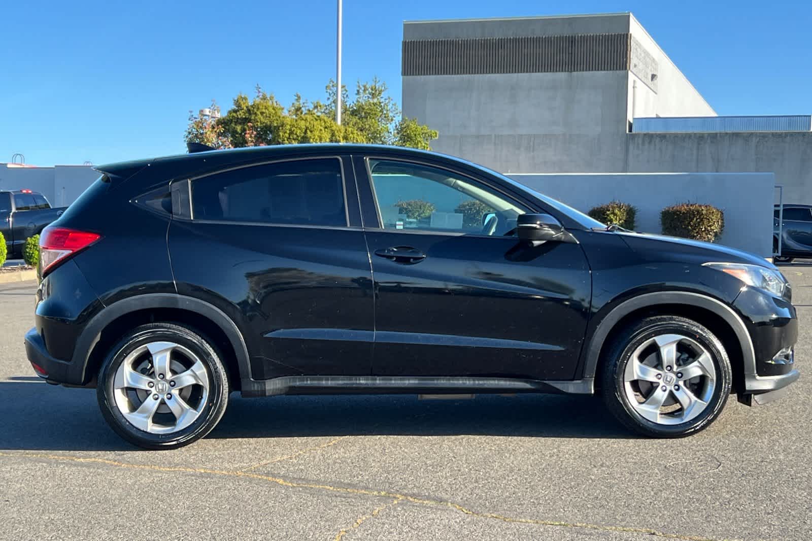 Thumbnail: 2017 Honda HR-V - 6