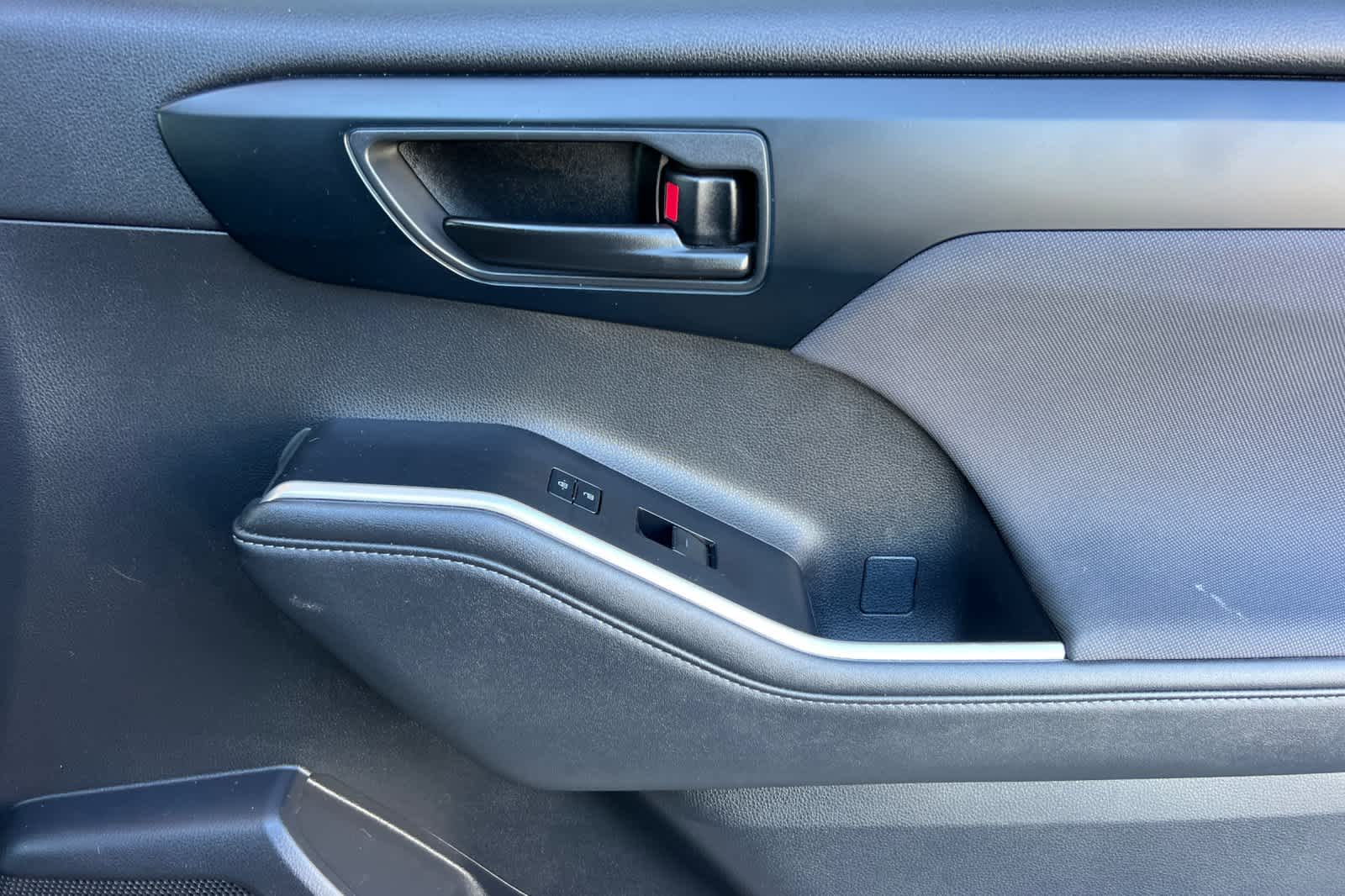 Thumbnail: 2023 Toyota Highlander - 20