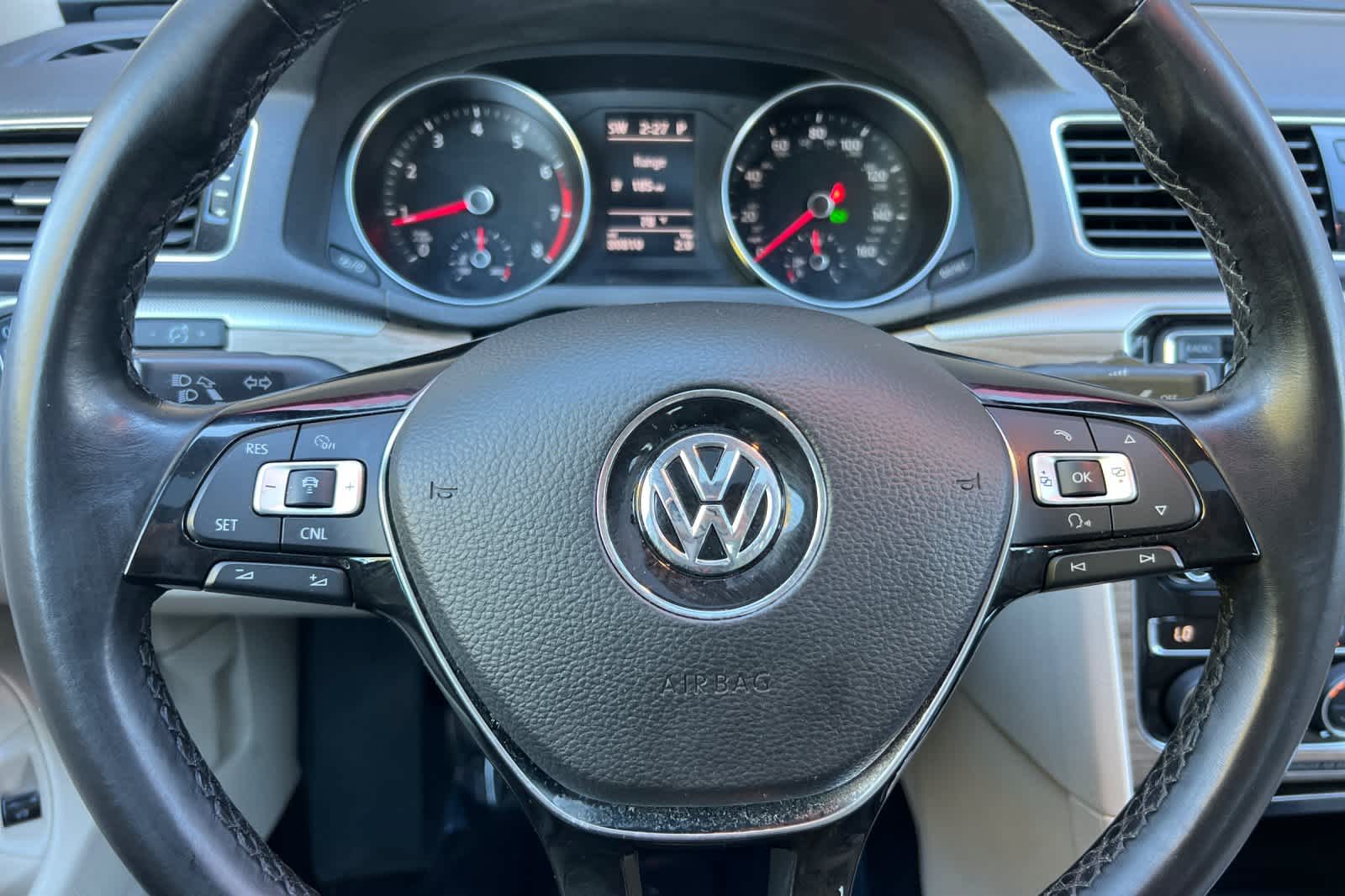 Thumbnail: 2018 Volkswagen Passat - 24