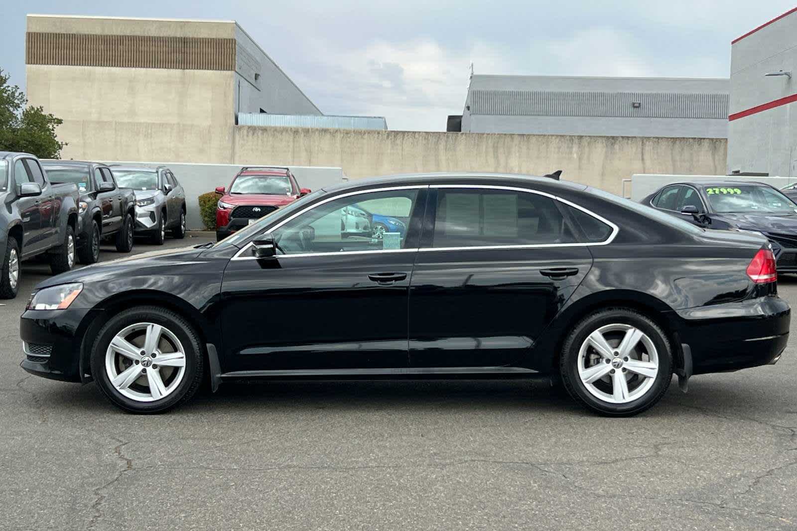 Thumbnail: 2014 Volkswagen Passat - 9