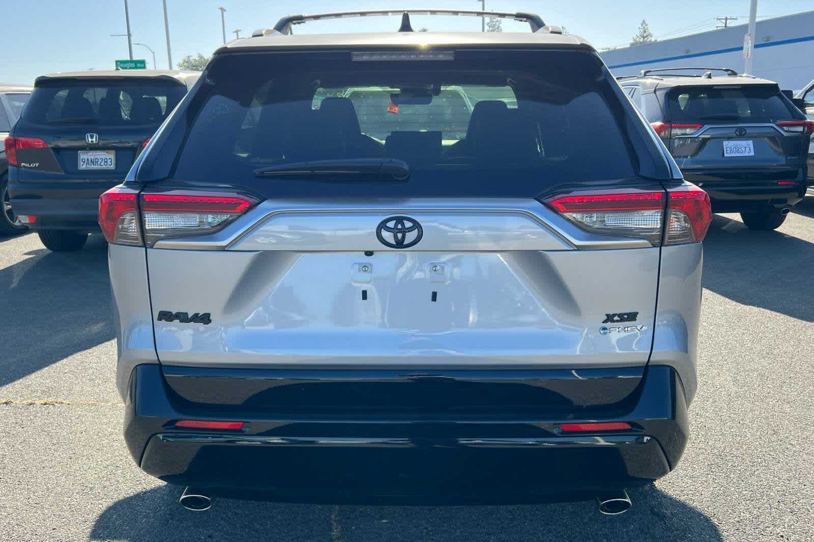 2025 Toyota RAV4 XSE 5