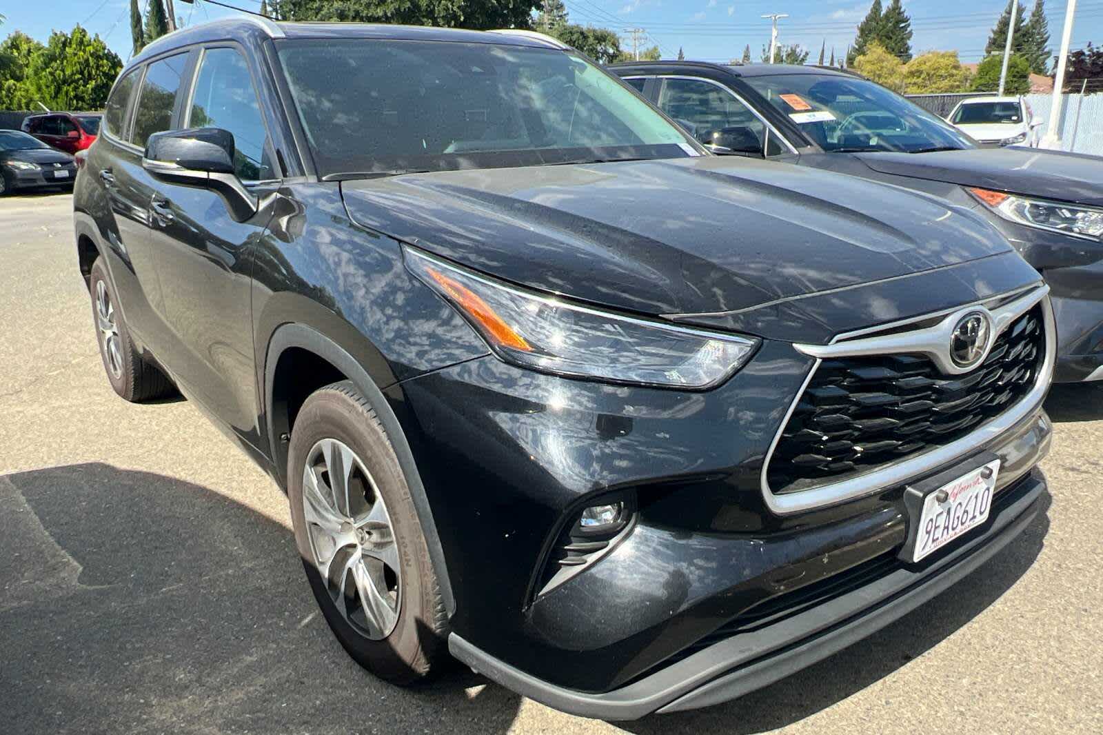 Thumbnail: 2023 Toyota Highlander - 3