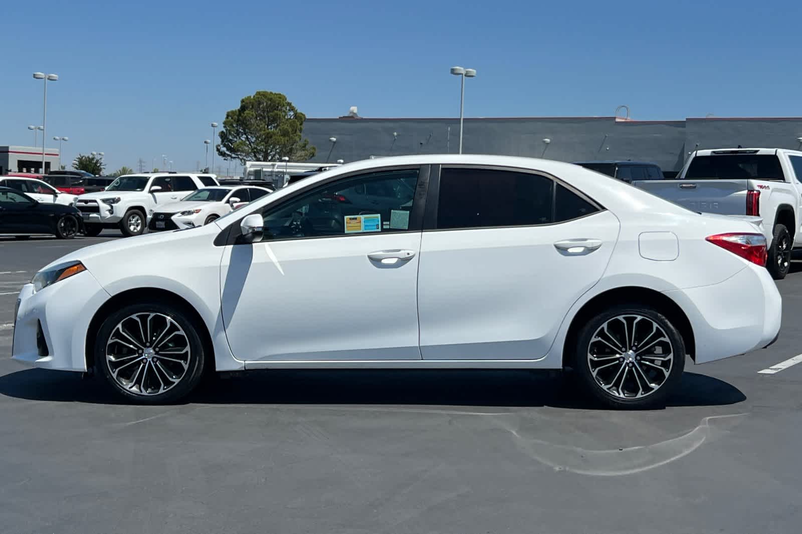 Thumbnail: 2015 Toyota Corolla - 9