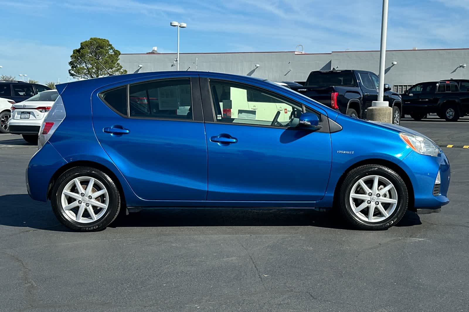 Thumbnail: 2012 Toyota Prius c - 6