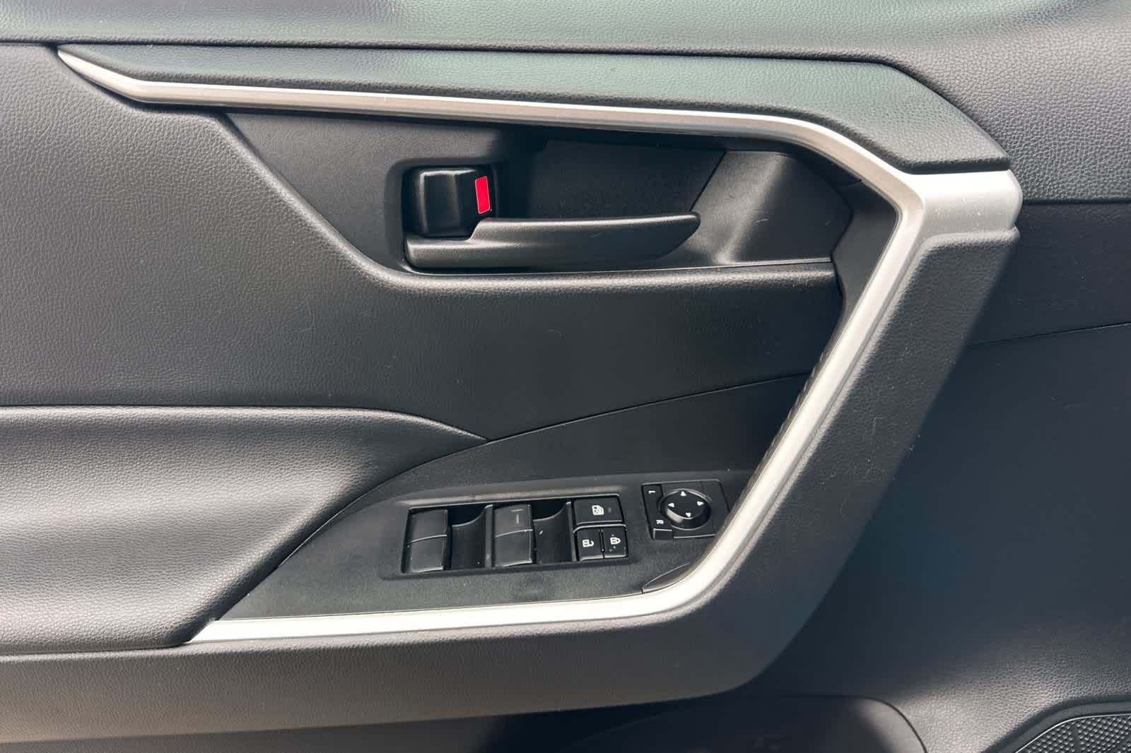 Thumbnail: 2021 Toyota RAV4 - 12