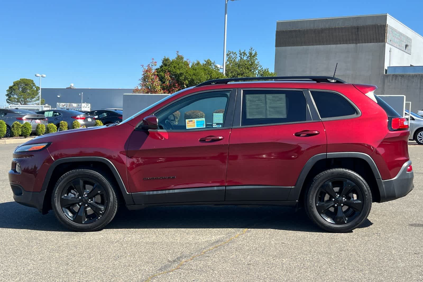 Thumbnail: 2018 Jeep Cherokee - 8
