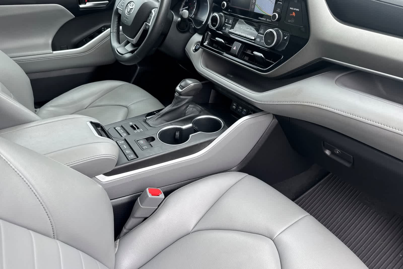 Thumbnail: 2022 Toyota Highlander - 18