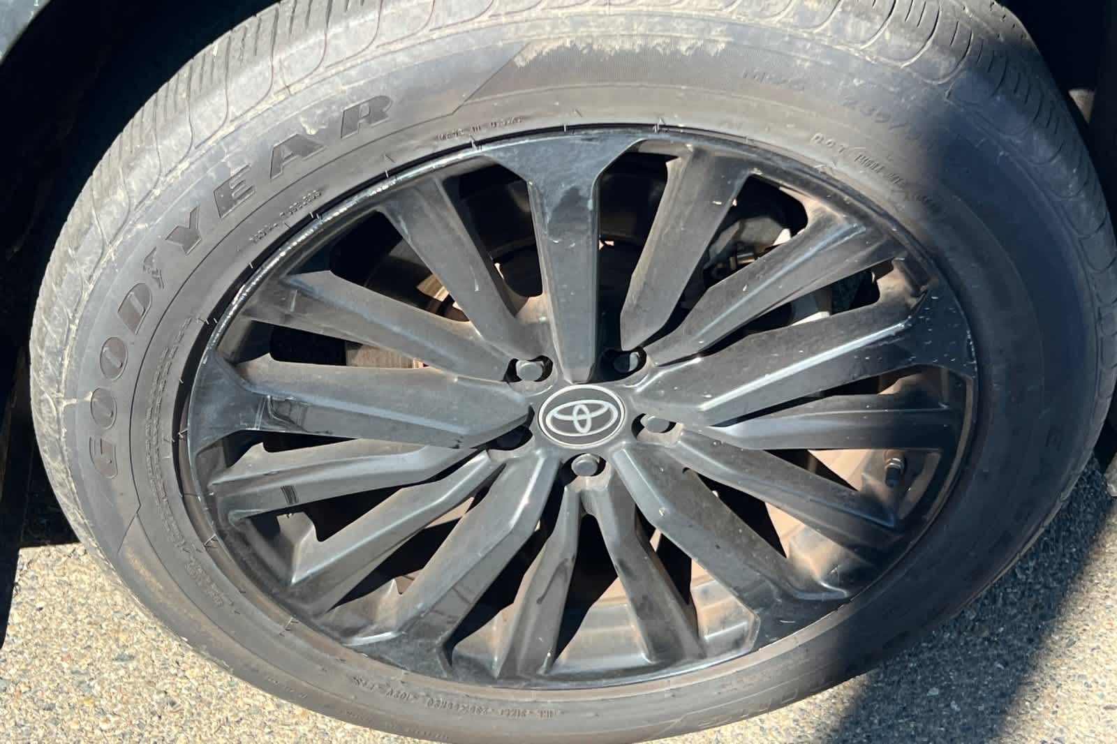 Thumbnail: 2023 Toyota Highlander - 12