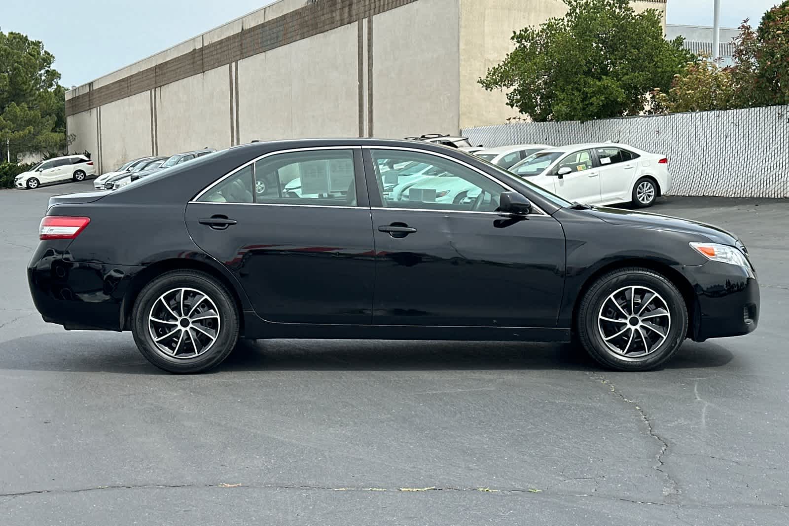 Thumbnail: 2011 Toyota Camry - 6