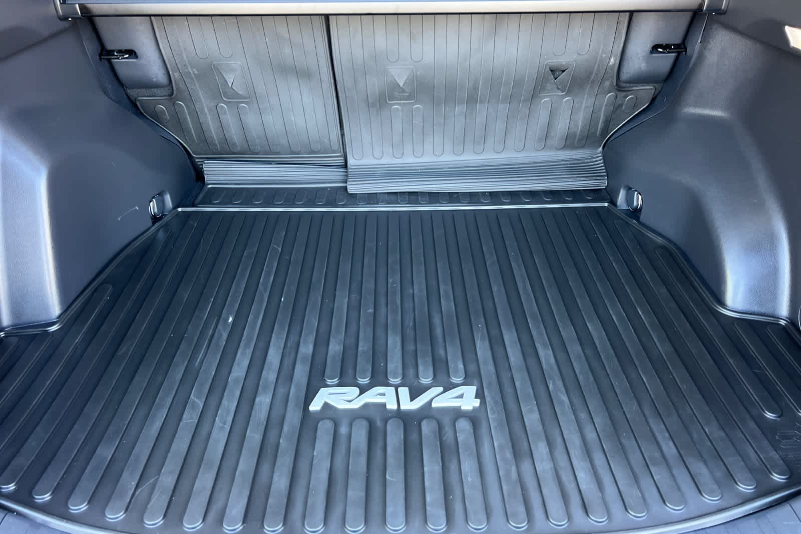 Thumbnail: 2025 Toyota RAV4 - 16