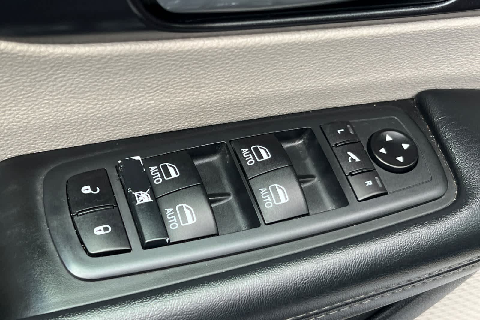 Thumbnail: 2020 Chrysler Pacifica - 13