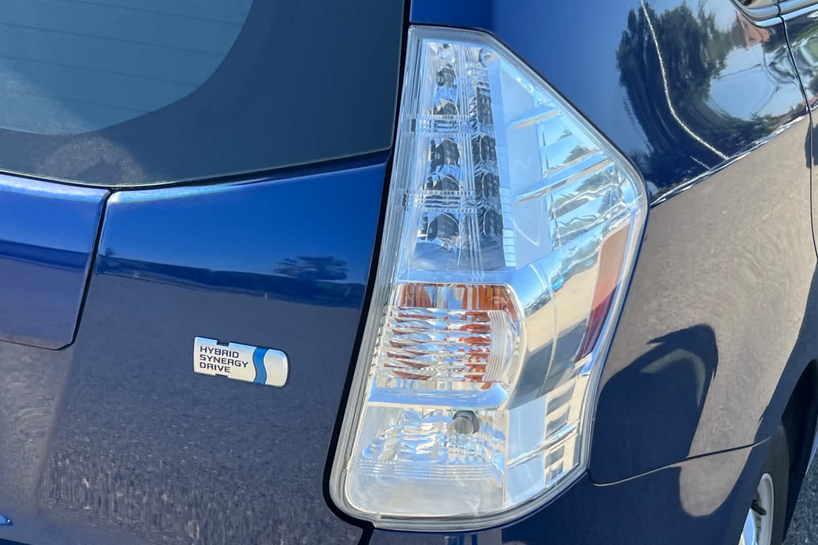 Thumbnail: 2013 Toyota Prius v - 16